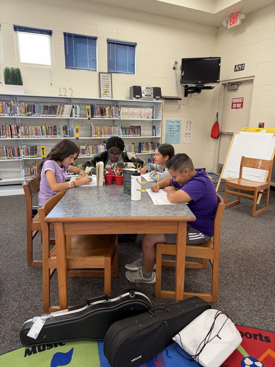 MesitaLibrary tweet media