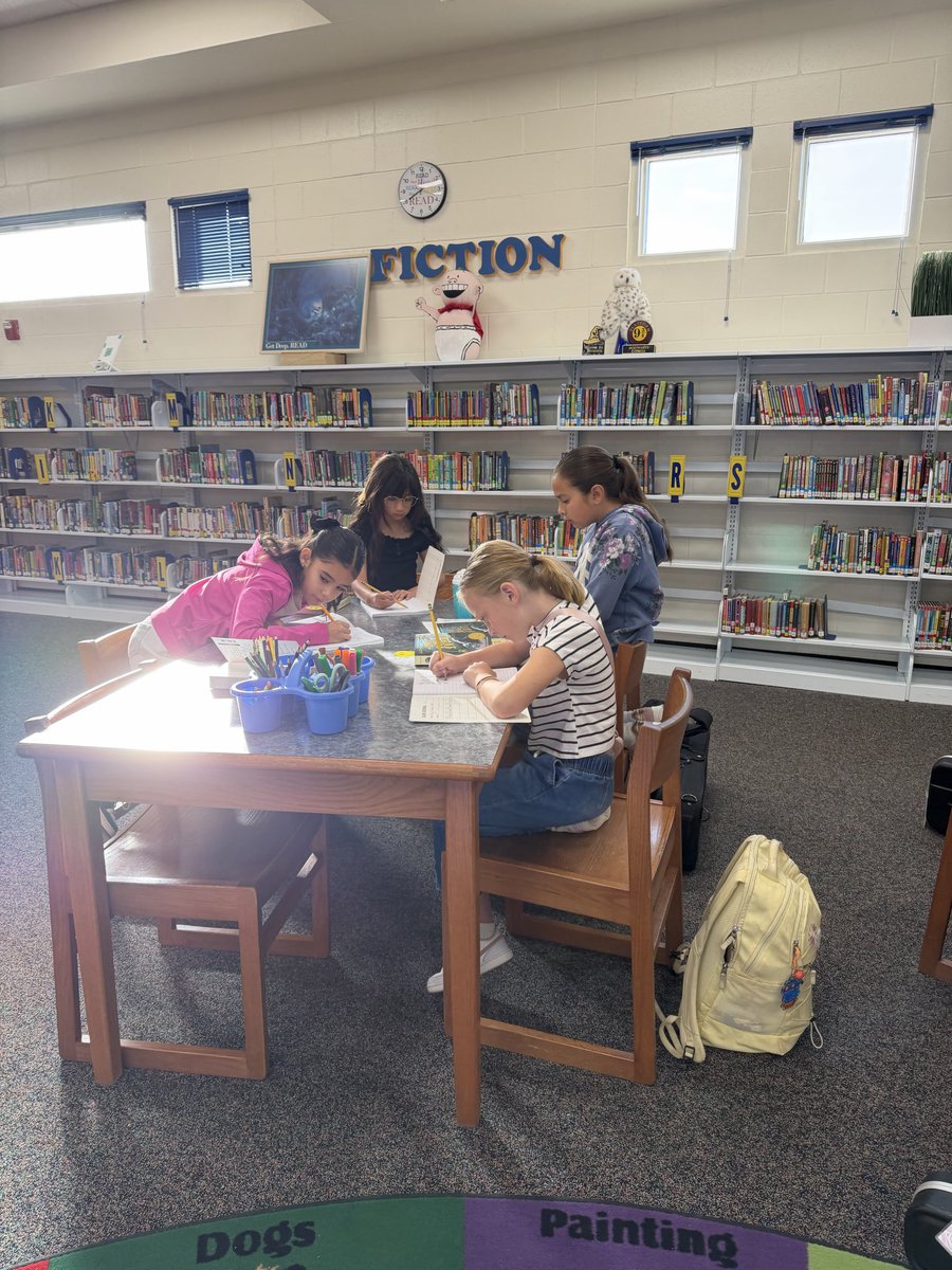 MesitaLibrary tweet media