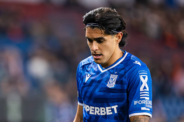 diario_men40607's tweet image. 🚨ÚLTIMA HORA🚨 

💣💥El #SevillaFC piensa en Luis Palma (26) para sustituir a P.Mercado.

👀Actualmente, se encuentra cedido en el @LechPoznan por el @CelticFC, aunque prioriza ir a Europa.

✅Se intentaría una cesión. Existe buena predisposición entre las partes.
