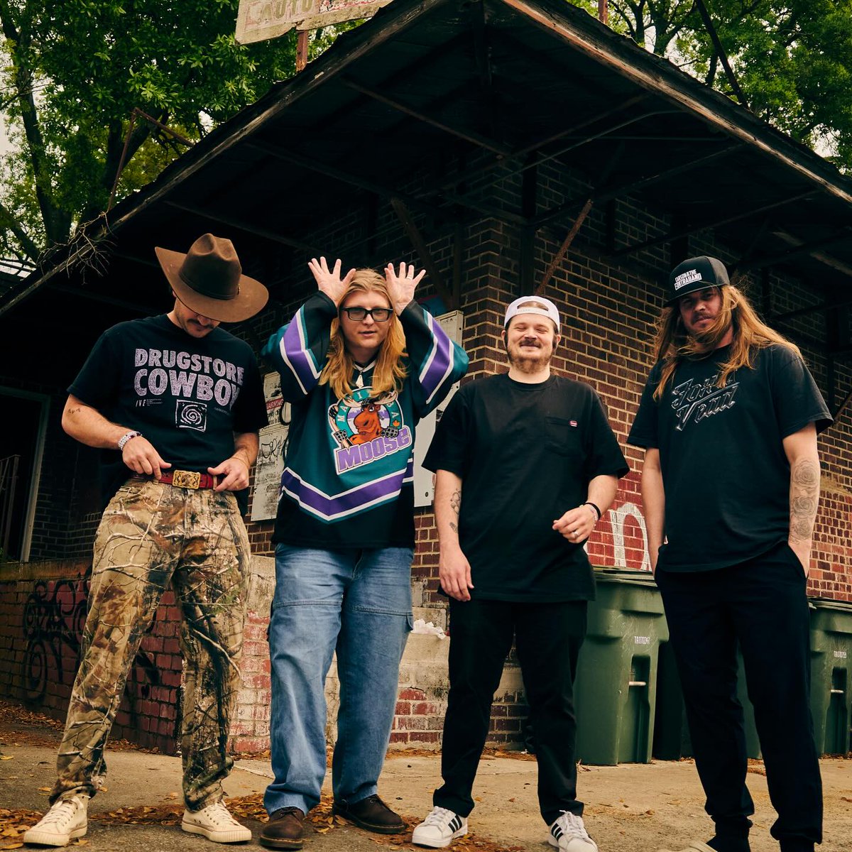 MFRemillard's tweet photo. Rock is back !
The song "Freakin' Out" by Dexter and The Moonrock, a rock song with guitar, has scored # 35 on Billboard 100 !
#FreakinOut #DexterAndTheMoonrocks https://t.co/FGQJNyOH5z