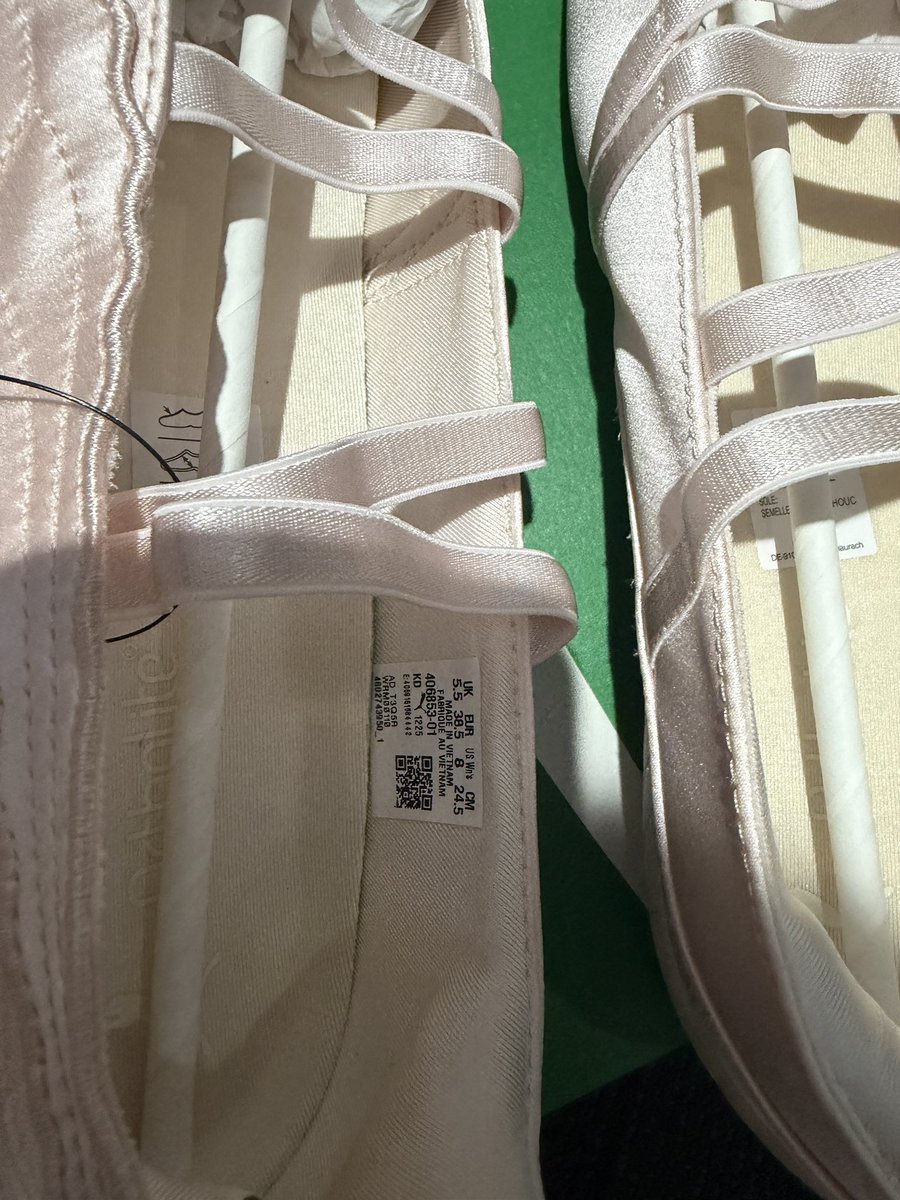 windbiay's tweet photo. WTS PUMA Speedcat Ballet Ballet Venus Jasmine Flower Warm White

• Size UK 5.5/EUR 38.5/US8/CM 24.5
• Msh baru. mash di box.
• Beli di Kick Avenue
• Pengiriman dari Salatiga
• Jual rugi, boleh nego

Alasan jual:Salah size

tags. wts wtb speedcat venus #zonauang https://t.co/2toOvF7QLb