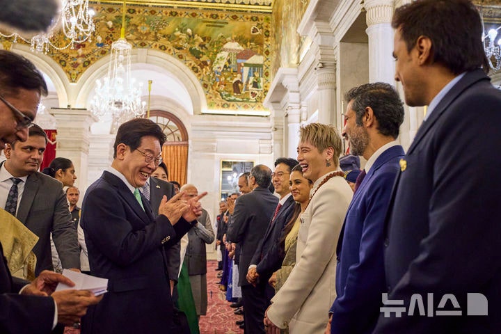 #PriyankaMohan marks a proud milestone 🇮🇳✨

Actress <a href="/priyankaamohan/">Priyanka Mohan</a> marks a proud moment attending an exclusive dinner at Rashtrapati Bhavan 🇮🇳❤️

Hosted by <a href="/rashtrapatibhvn/">President of India</a> in the presence of PM <a href="/narendramodi/">Narendra Modi</a> and South Korea’s President #LeeJaeMyung

Her film #MadeinKorea
