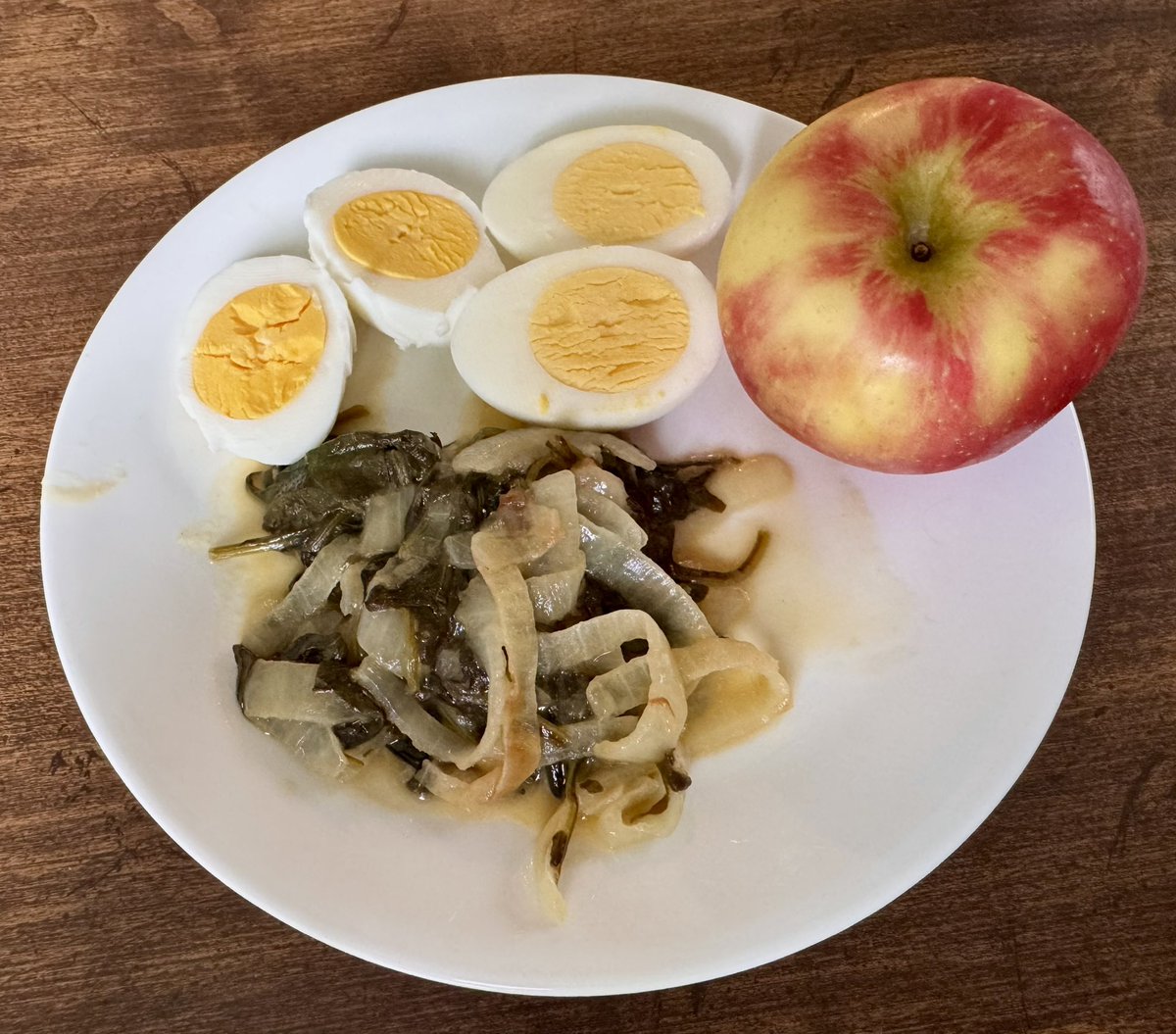 eyvdoesnteat's tweet image. decided i wanted to be aesthetic with my food for once

and you may think that this meal looks gross but when i tell you..

it was so good. and I’m completely full !!

(two eggs, spinach and onion, honeycrisp apple, black coffee)

#edtwt #ed #meal #moot