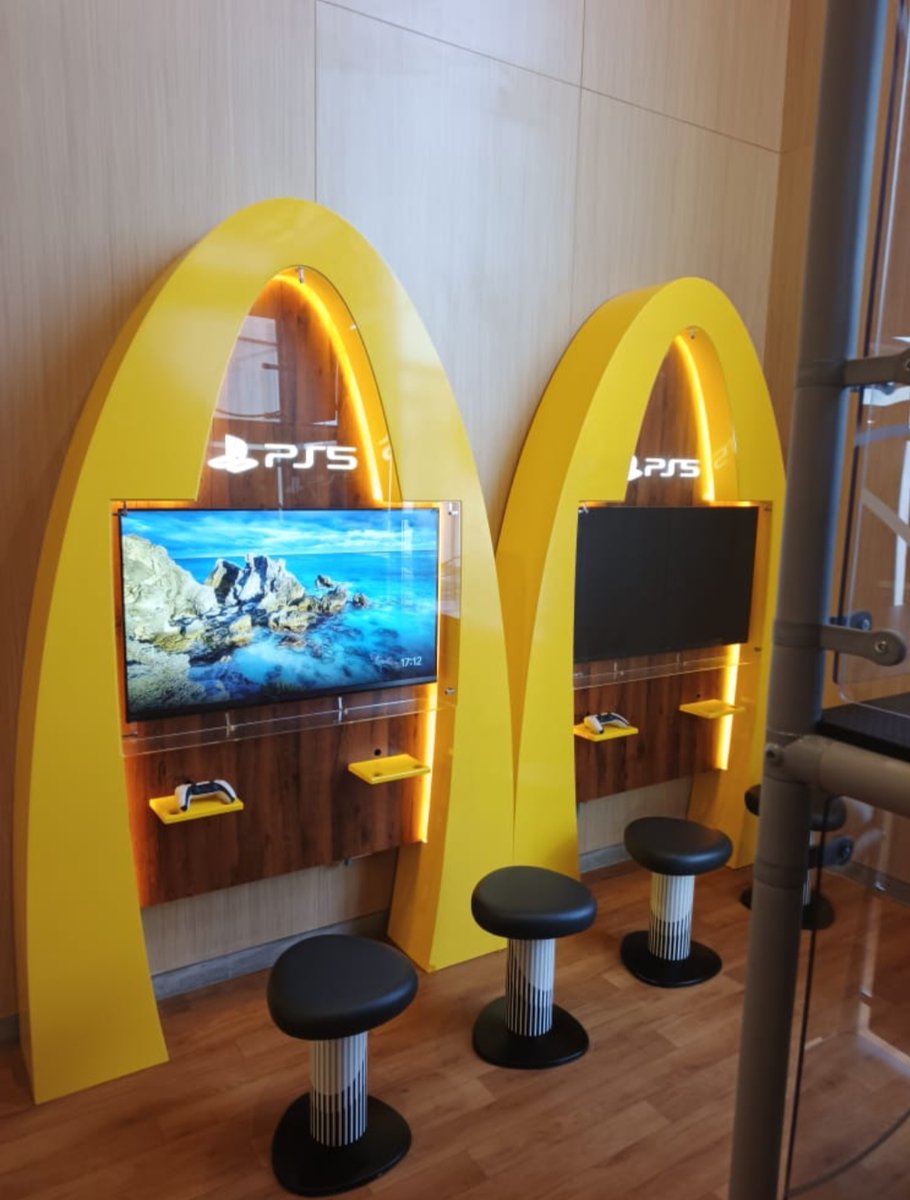 GulfPromotion's tweet image. Project completed at McDonald's Al Waha Dhahran 🎮
Our team installed a PlayStation unit, adding an interactive touch to the customer experience.
Delivering solutions that go beyond signage. 🚀
#Signage #Dammam #McDonalds #PlayStation #ProjectComplete