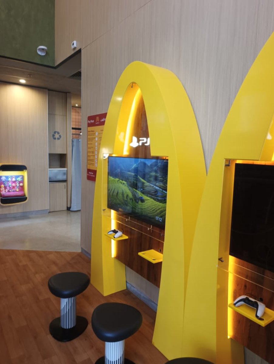 GulfPromotion's tweet image. Project completed at McDonald's Al Waha Dhahran 🎮
Our team installed a PlayStation unit, adding an interactive touch to the customer experience.
Delivering solutions that go beyond signage. 🚀
#Signage #Dammam #McDonalds #PlayStation #ProjectComplete
