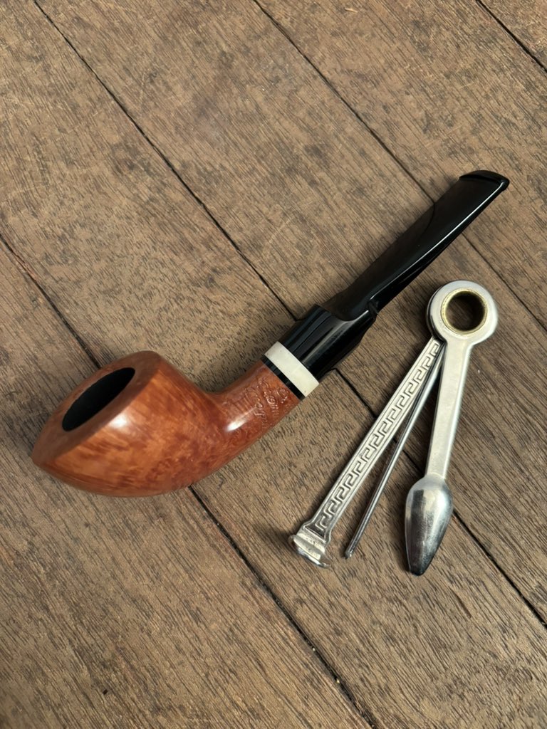 alpascia's tweet photo. handcut in Denmark #leoborgartpipes #smokingpipes #madeindenmark https://t.co/gDhRpodri9