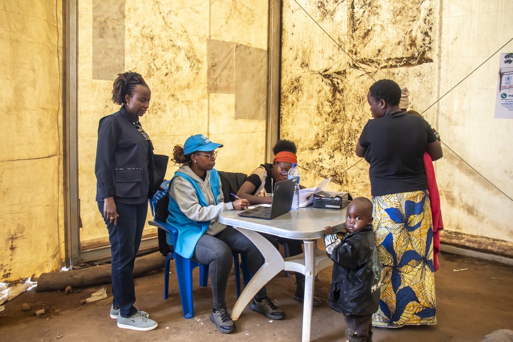 UNVBurundi's tweet image. 🎯Field visit to monitor UNVs achievements and well-being 
As part of its core mandate, #UNV F.U 🇧🇮 launched a 5‑day mission to Ruyigi &amp;amp; Gitega on 20 April. On 21 April, @BeatriceNibizi visited Busuma camp and witnessed the strong commitment of UNVs serving refugees.