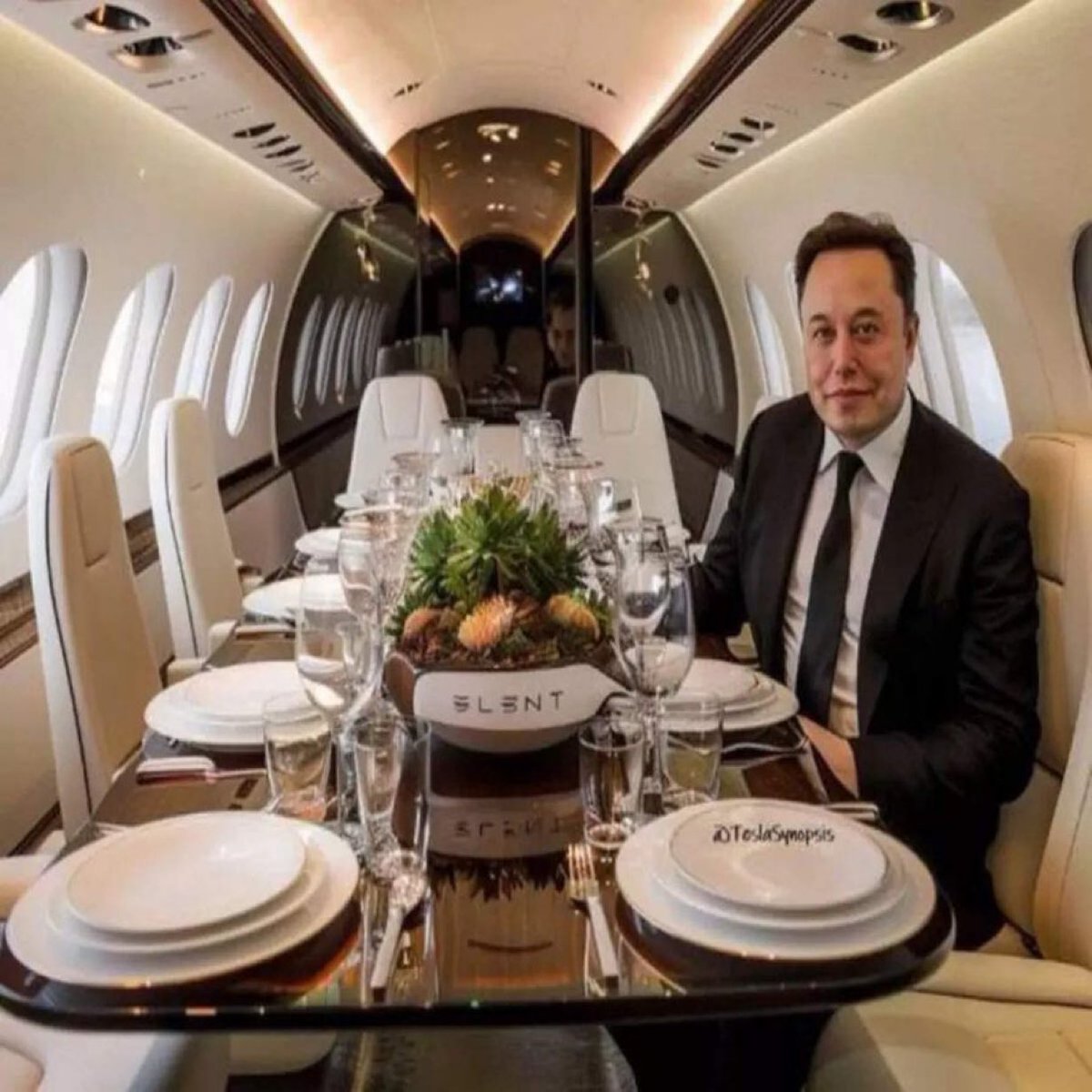 𝖈𝖔𝖒𝖒𝖊𝖓𝖙𝖆𝖗𝖞•🇺🇸MR X NEWS🇺🇸 tweet media