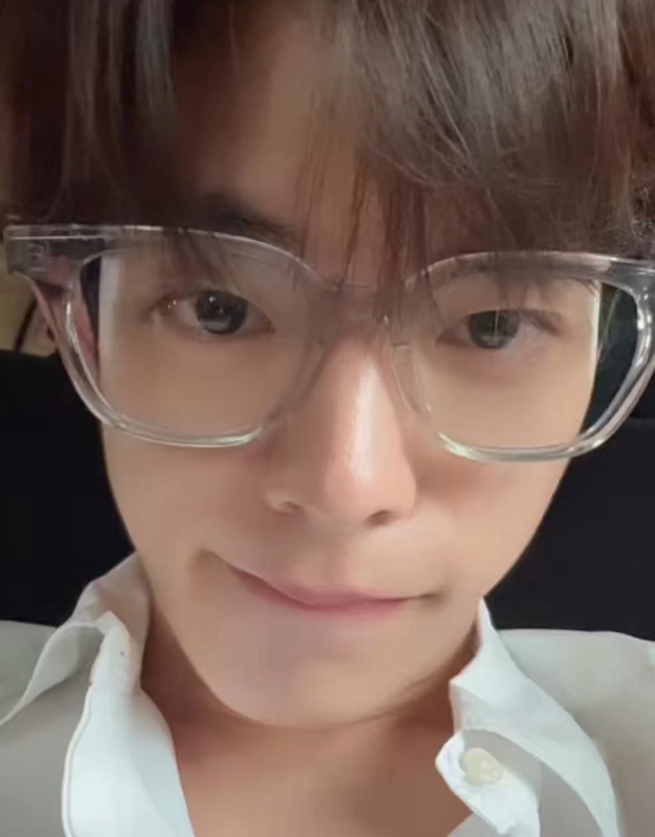 i3baebyou's tweet photo. ติ๋ม แอบซื้อแว่นตามพี่เขาทำไม https://t.co/75btJIdjcq