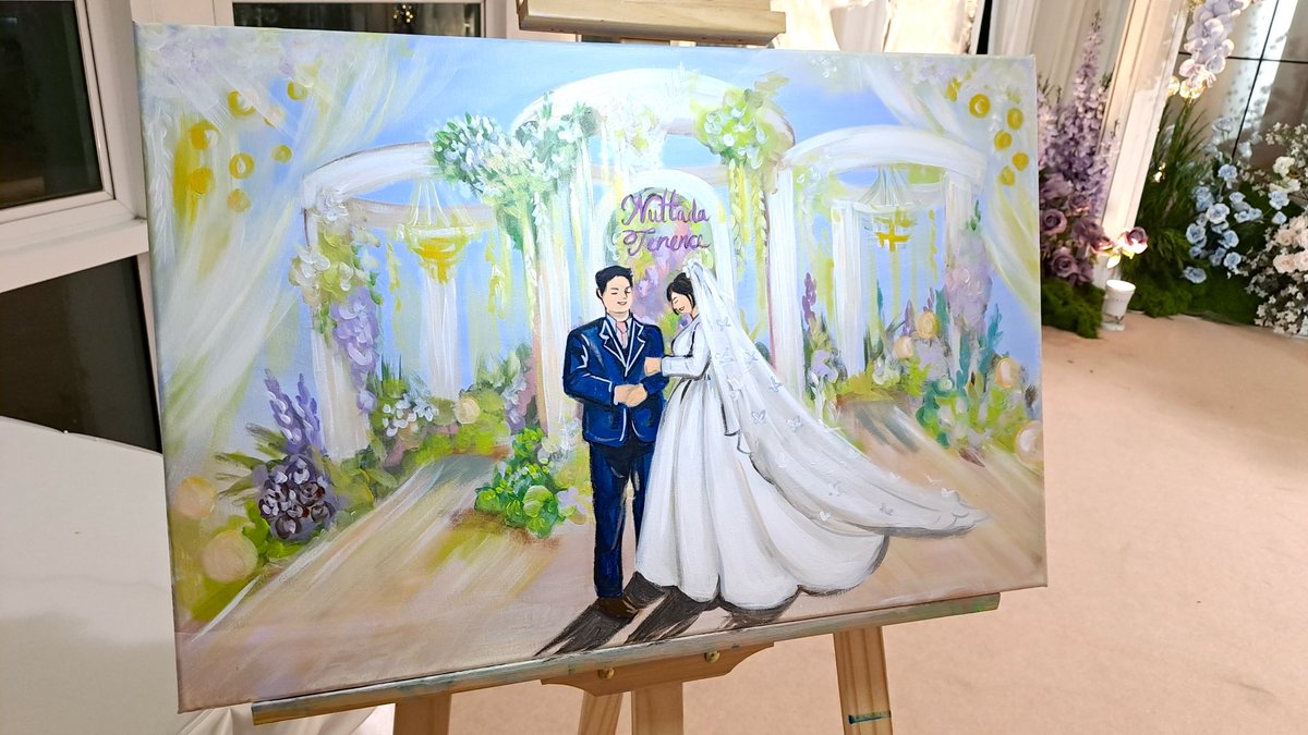 จ๊อบเสริมของทางนี้ คืองานวาดWedding Live Painting ที่เกิดขึ้นจากการหาของขวัญแต่งงานให้เพื่อนสมัยเรียน นำพาไปสู่การได้ไปวาดตามงานแต่งของคู่รักคู่อื่นๆ ☺️