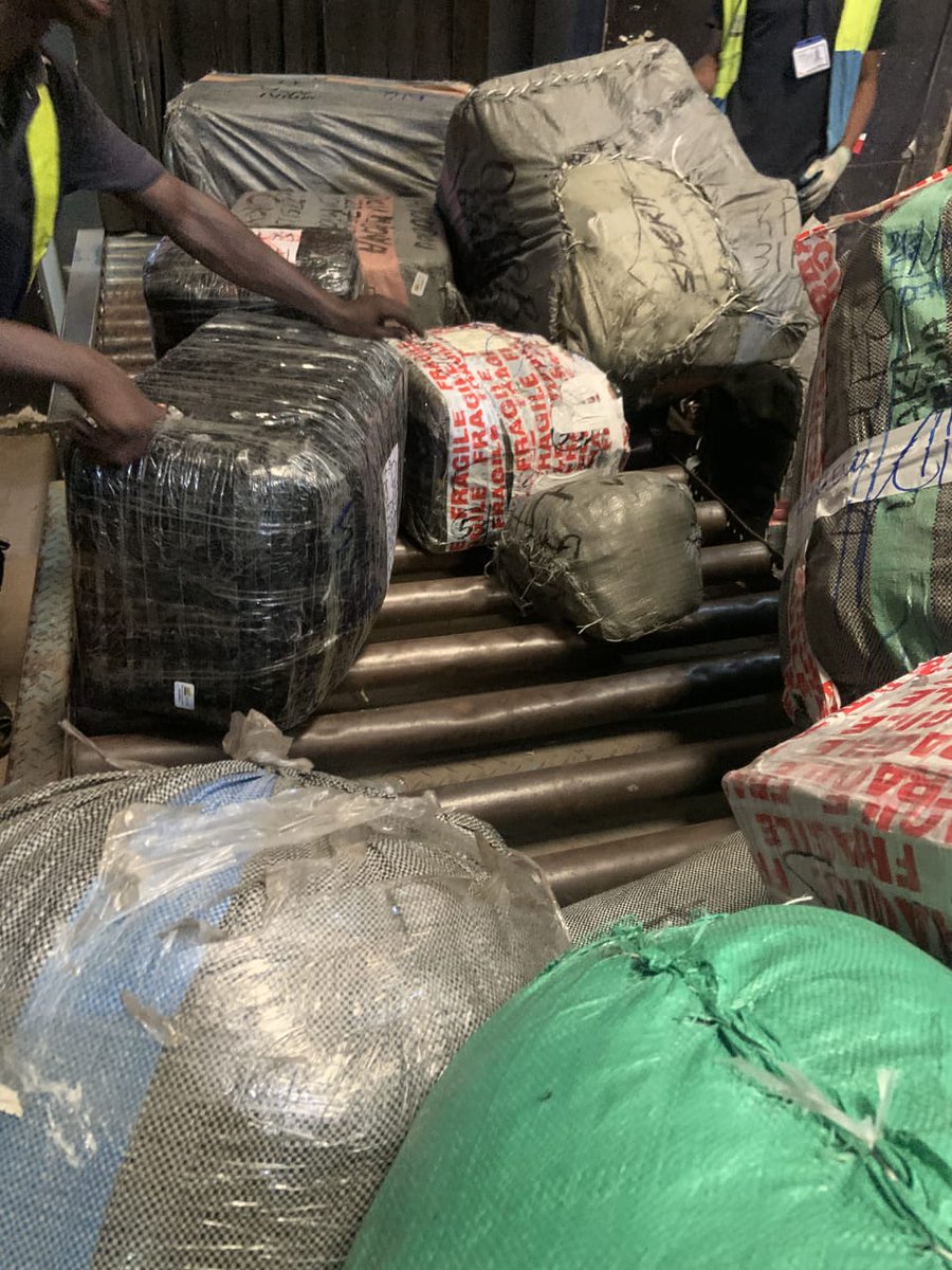 Tunnex_Cargo's tweet image. Exporting goods from Nigeria? 🌍📦

TUNNEX CARGO NIGERIA LIMITED handles your shipping, documentation &amp;amp; delivery worldwide.

✔ Air &amp;amp; Sea Freight
✔ Door-to-Door Delivery

📞 +234 8029269277
🌐 tunnexcargo.com

#ExportFromNigeria #Logistics #FreightForwarding