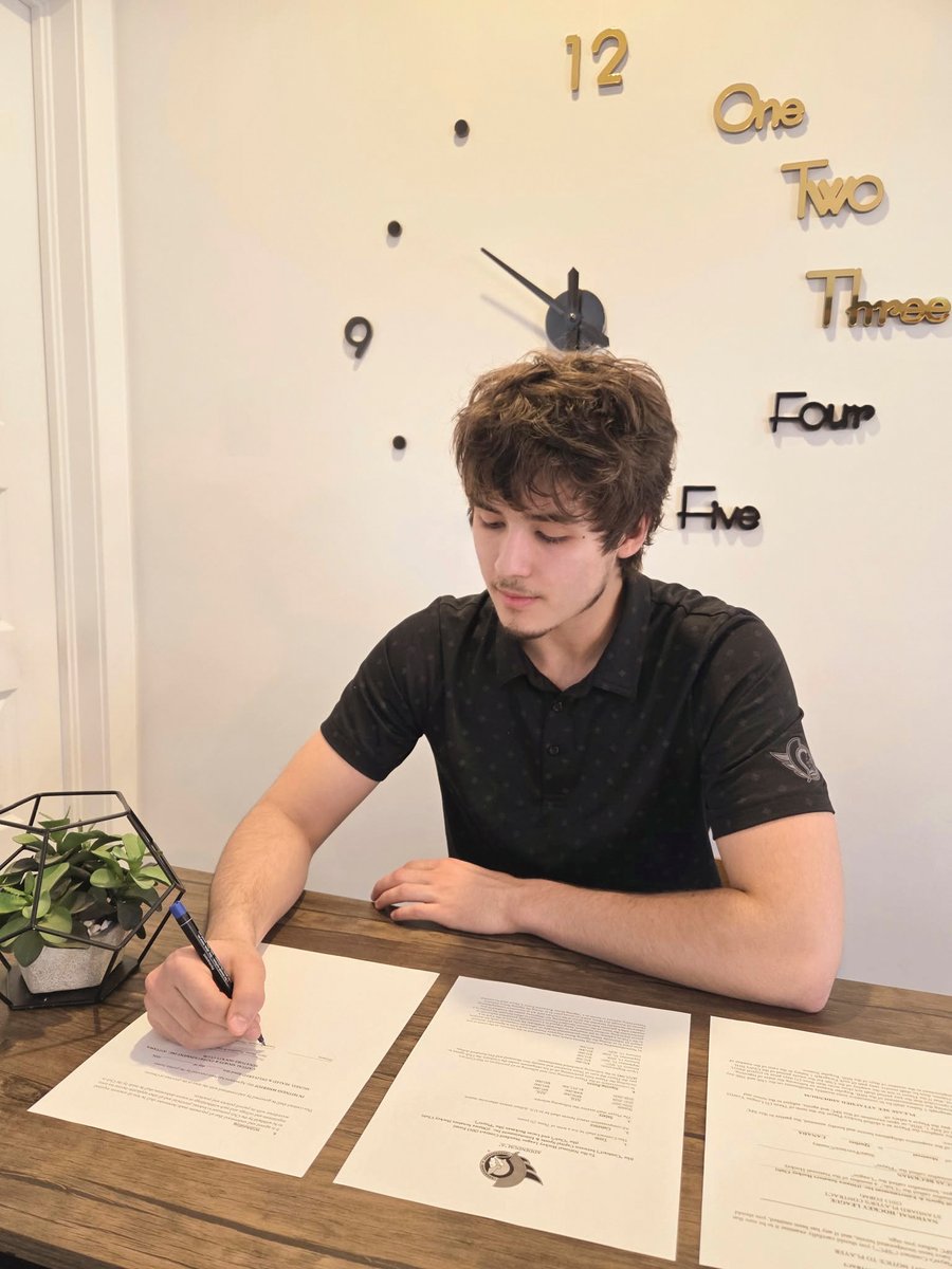 Media_Sens's tweet photo. NEWS RELEASE: #Sens agree to terms with goaltender Lucas Beckman on a three-year, entry-level contract: https://t.co/bSxs28Koi7

COMMUNIQUÉ: Les #Sens accordent un premier contrat d'une durée de trois ans au gardien Lucas Beckman: https://t.co/QjCQNlQjdH https://t.co/8hlf7tdO3T