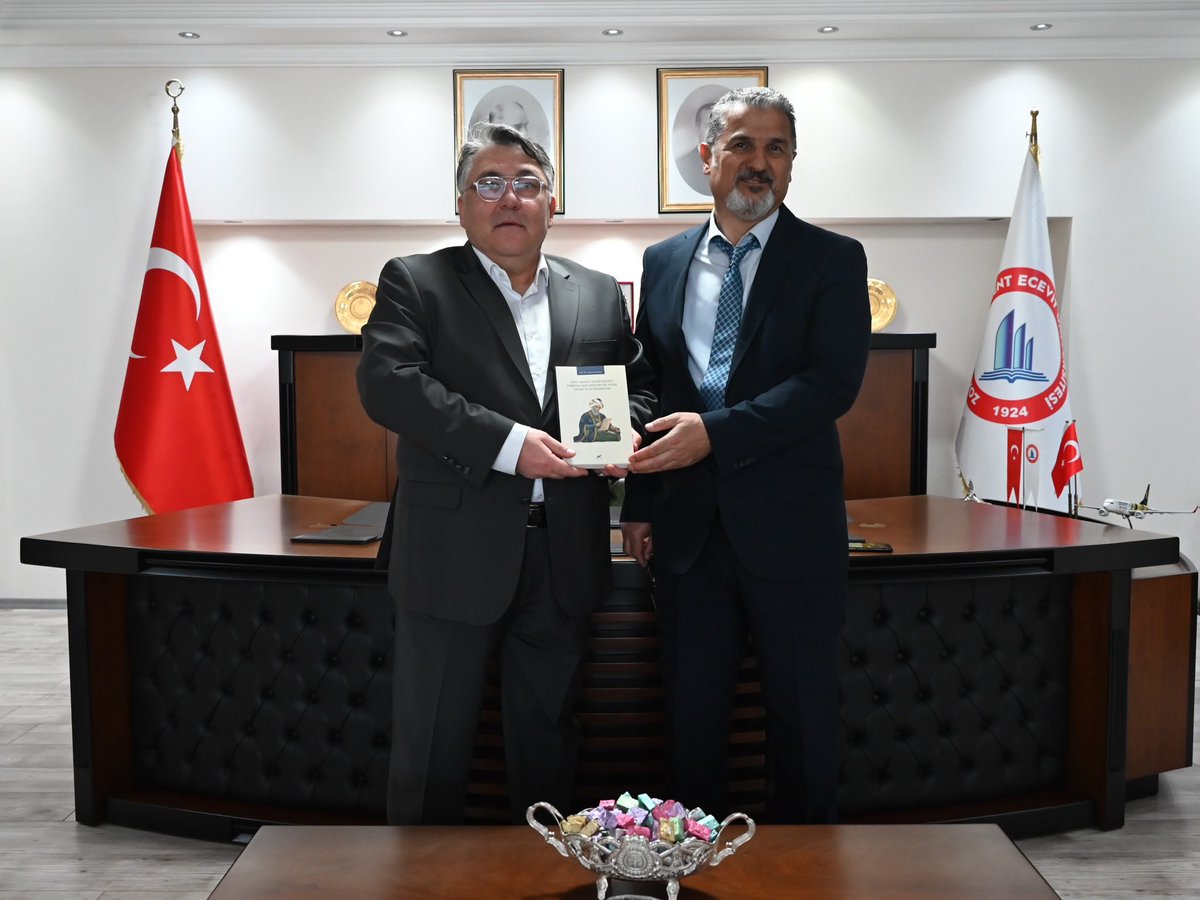 ihozolcer's tweet image. "Pîr-i Şehîr, Şâir-i Sâhîr Zâtî" başlıklı konferans için Üniversitemizde misafir ettiğimiz Kocaeli Üniversitesi Türk Dili ve Edebiyatı Bölümü akademisyenlerinden Sayın Prof. Dr. Gencay Zavotçu’ya nazik ziyaretleri için teşekkür ederim. 

@kou92official @NuhZaferCanturk 
#BEUN