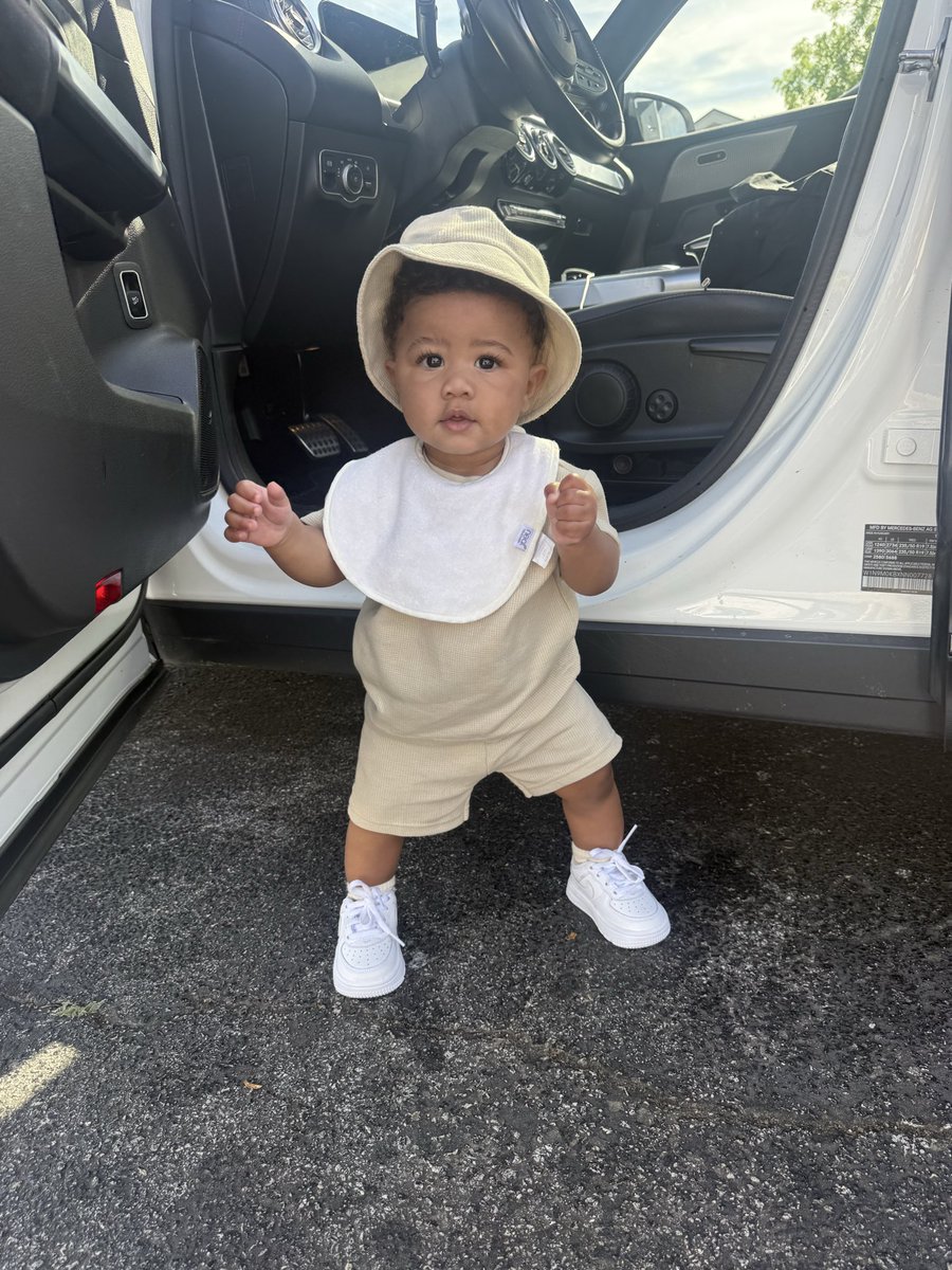 Female Kanye tweet media