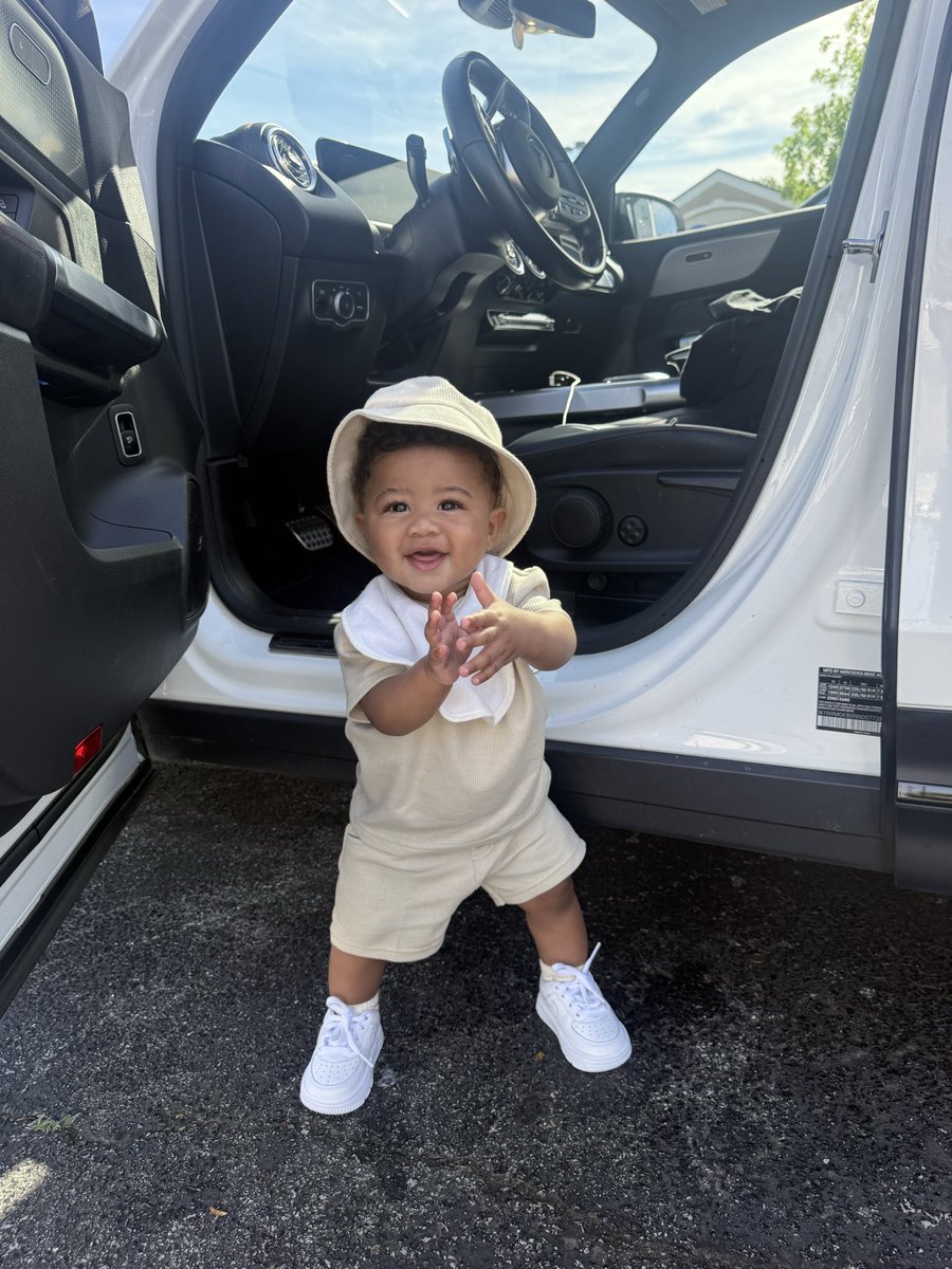 Female Kanye tweet media