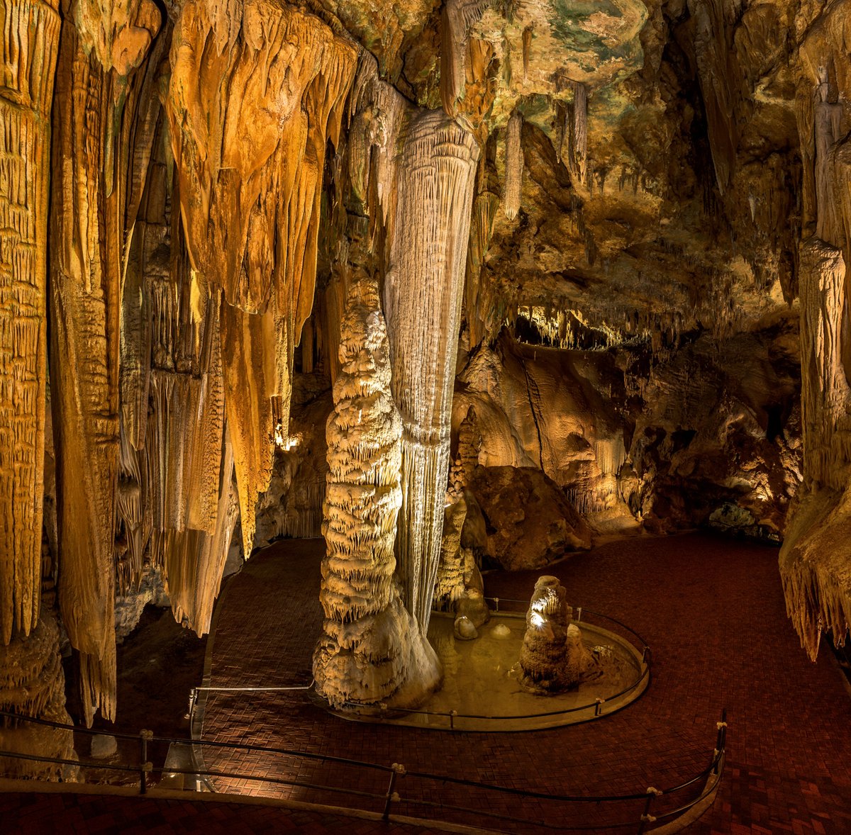 Luray Caverns tweet media