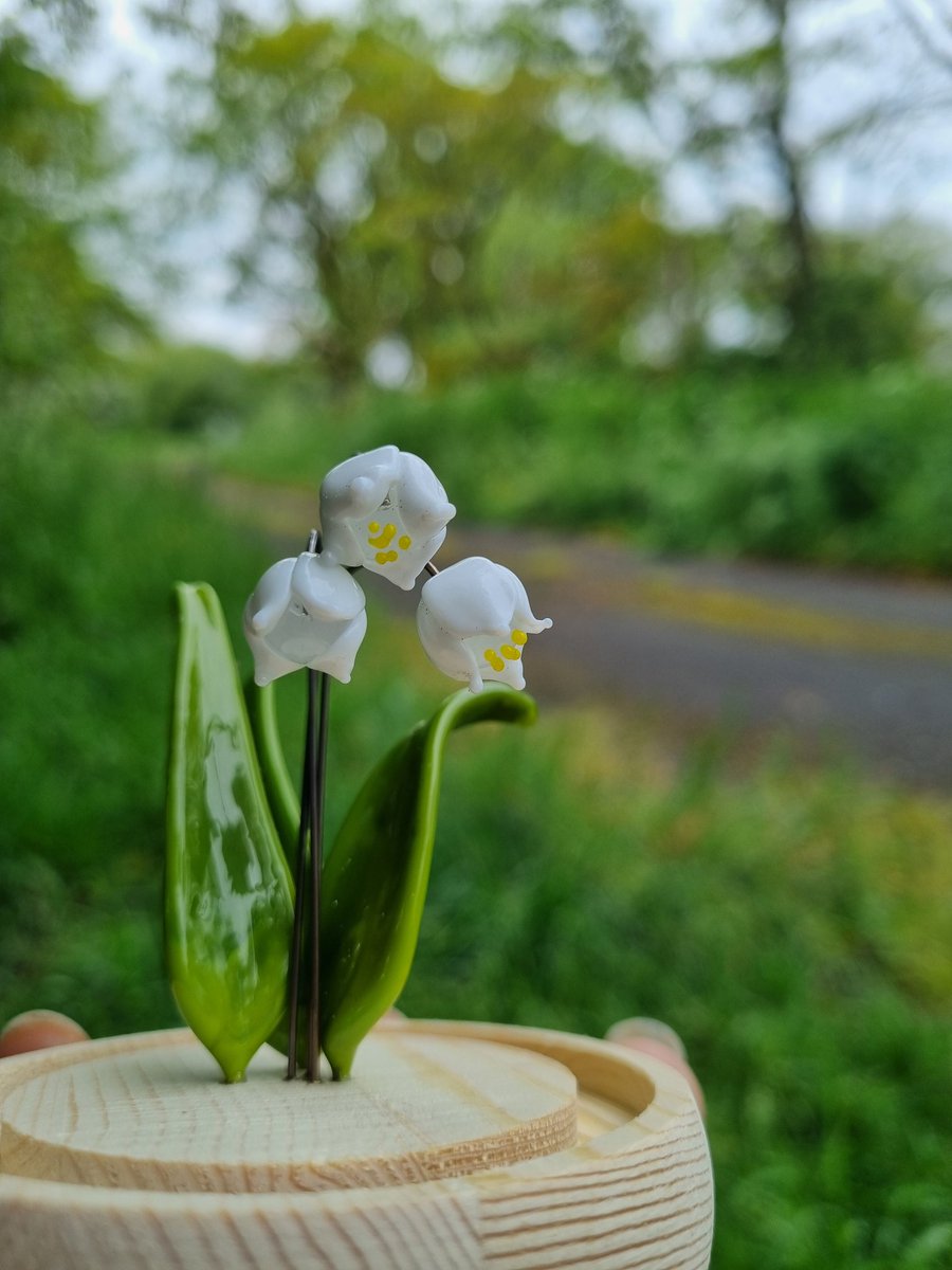 AtelierLeonie_'s tweet photo. Au vu de la période vous savez qui va faire son grand retour ?👀🌿

[Pièces en verre faites main] https://t.co/GYdPUZew6P