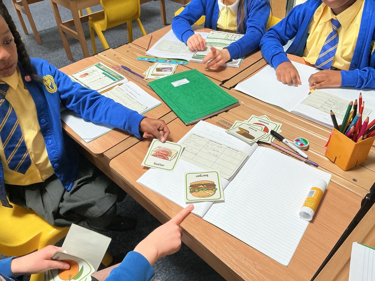 StMaryB17's tweet image. #Y4 Are exploring what we know in science about animals! 

#science