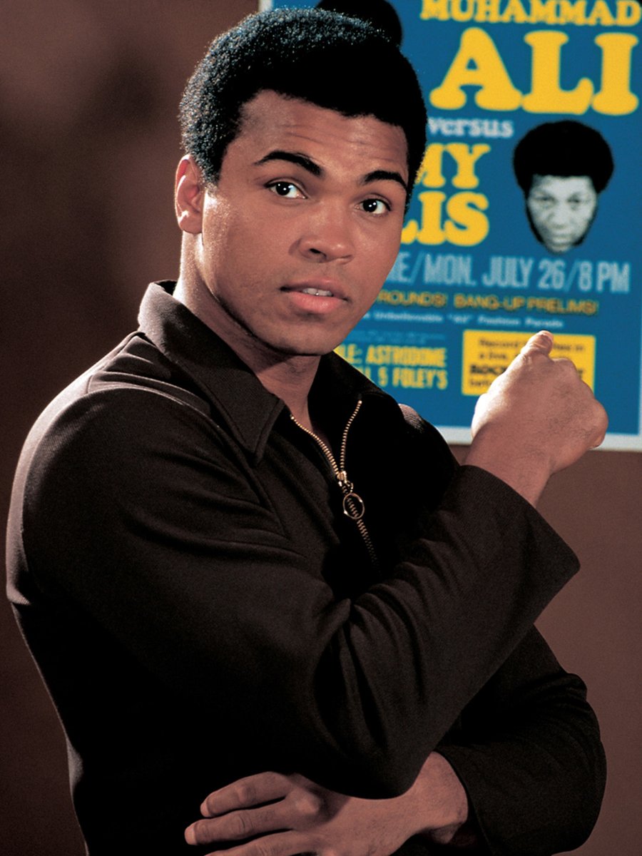 MuhammadAli's tweet image. Confidence so loud it became history.

📸: @LeiferNeil 

#MuhammadAli #Icon #ChampionConfidence #AliLegacy #BoxingLegend #TheGreatest