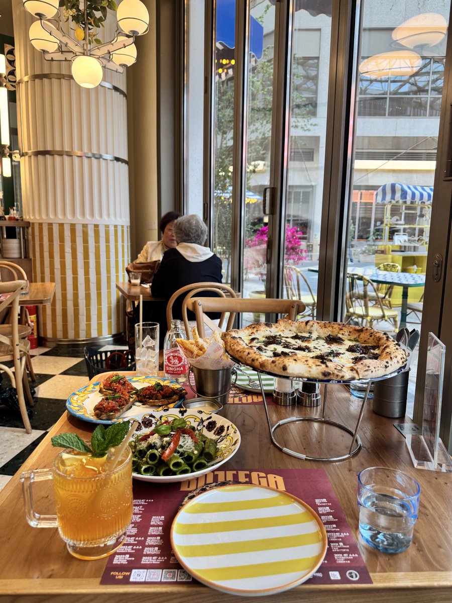 wj1l8's tweet photo. ☀️🍋🫐🍕🍦🛵 https://t.co/h1VtvOAbNR