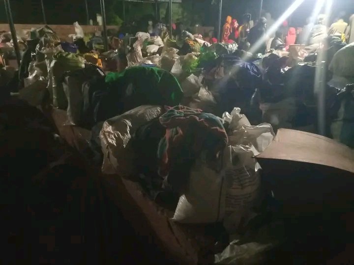 CbdhVicar's tweet photo. We are on April 21, 2026, at 6:30 p.m. in #Nduta . Attacks are beginning. Several police officers have entered the Departure center.

They are dividing the refugees into two groups: those already registered for repatriation and those who have refused.

What will happen next?

The police are also attempting to seize phones from those who have them.

@jumuiya @ealawsociety @EA_Bunge @eala @tanzaniagov @BurundiGov @Barbaradotse @refugees,@Refugees_EU @RefugeesAfrica  @Ganhri1 ,@RS_Burundi @eu_echo    @AmnestyEARO , @ohchr @UnhcrD, @UNICEF , @achpr_cadhp,@FIACAT_org @DefendDefenders, @refugeesint
 @hrw, @CIVICUSalliance, @ProtectionInt @trcsHQ,  @ISHRglobal  @hivos ,@hrdburundi @CIVICUSalliance , @NEDemocracy , @KIOSFoundation ,@TheRWCHR @AmnestyEARO , @amnestynl ,@emswiderski @bikjo @FOCODE_ @radiyorpa @RTVRenaissance @radiopeacefm @RadioInzamba @SOSMediasBDI