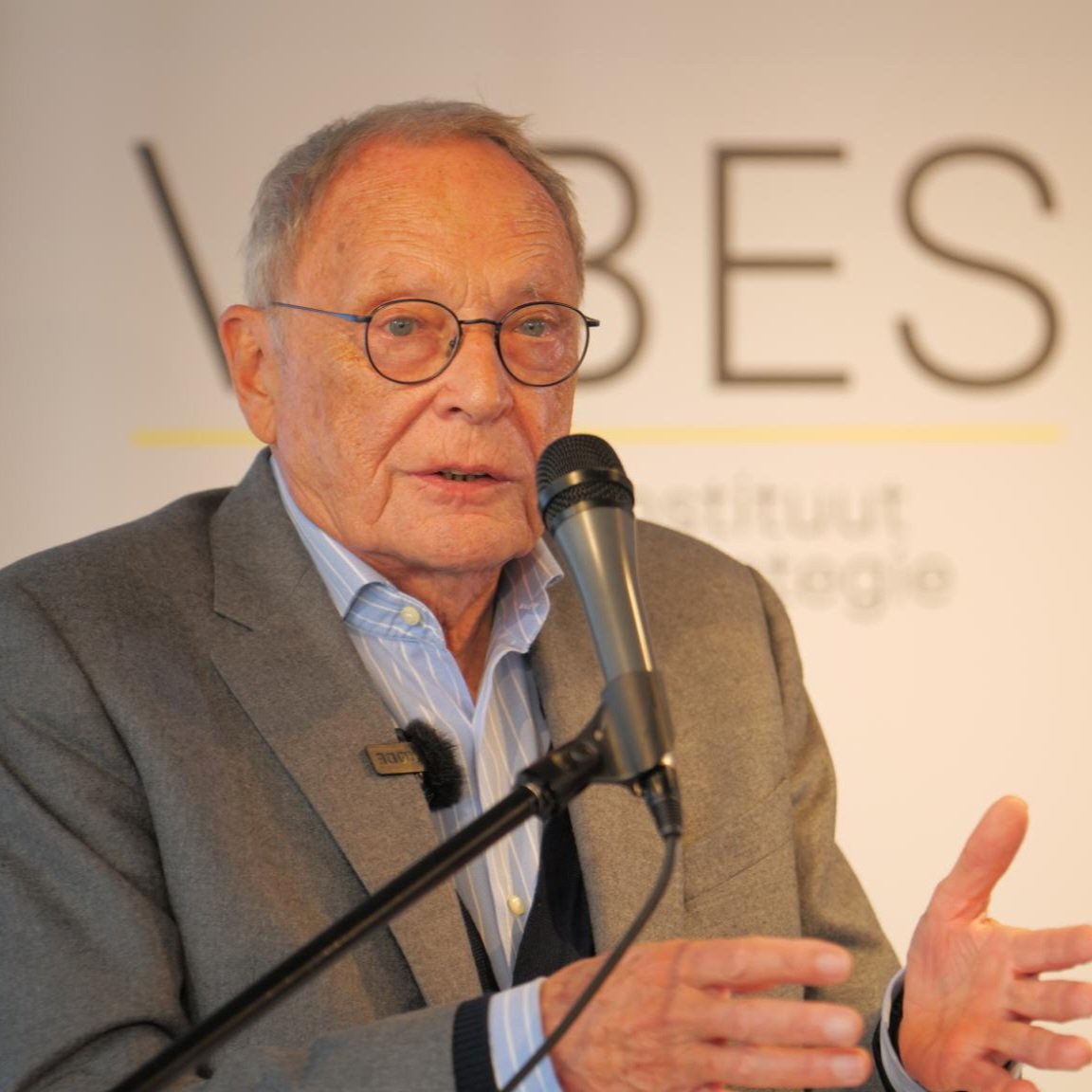 tomvangrieken's tweet image. Een hele eer om prof. dr. Mark Elchardus te mogen verwelkomen voor een bijzonder boeiende lezing over de gevaren van de juristocratie en de verdediging van de democratie, op uitnodiging van de studiedienst #VIBES van het @vlbelang.