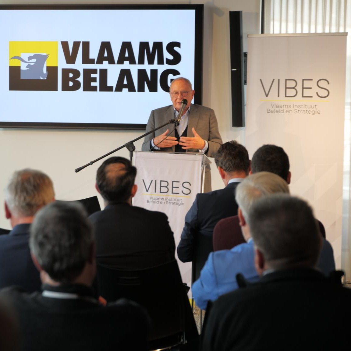 tomvangrieken's tweet image. Een hele eer om prof. dr. Mark Elchardus te mogen verwelkomen voor een bijzonder boeiende lezing over de gevaren van de juristocratie en de verdediging van de democratie, op uitnodiging van de studiedienst #VIBES van het @vlbelang.