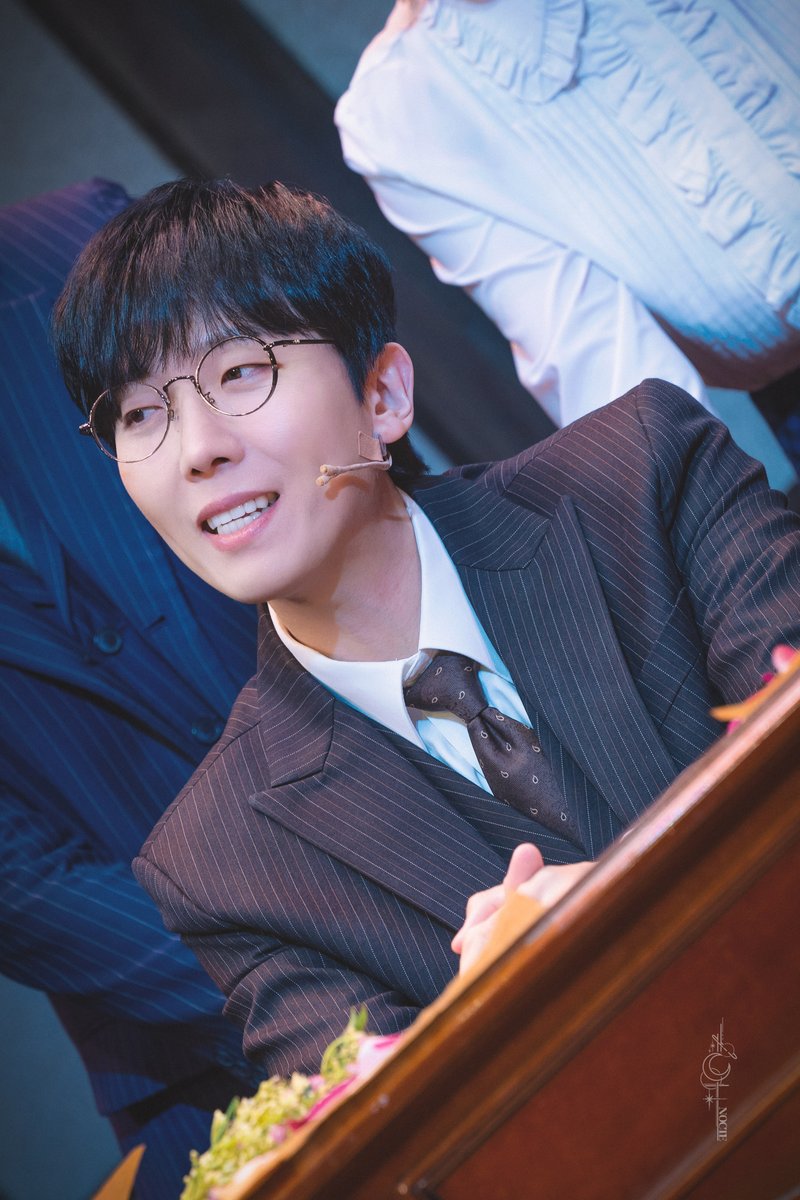 260421 팬레터 10주년 앵콜 커튼콜
김해진 役 김재범 배우님
-
가난해도 사랑은 알지 
빼앗긴 들에도 봄은 올 테니,