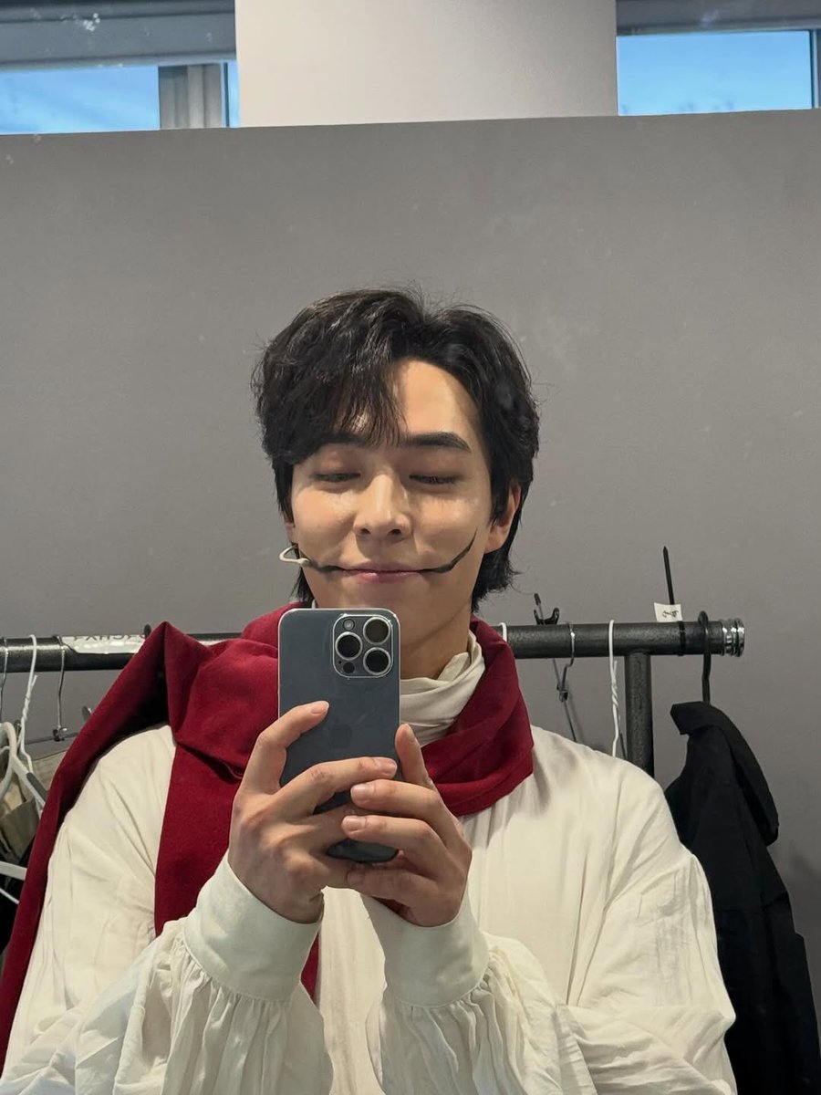 아!!!!!!!!!!!!!!!!!!!!!!!!!!!!!!!!!!!!나 조커 잊고살고있었는데 이렇게 웃윈플렌사진주면 나어뜨카라고 웅뜨카라고ㄴ나 또 제발 넘버 복습하라고? 
아 너무좋다