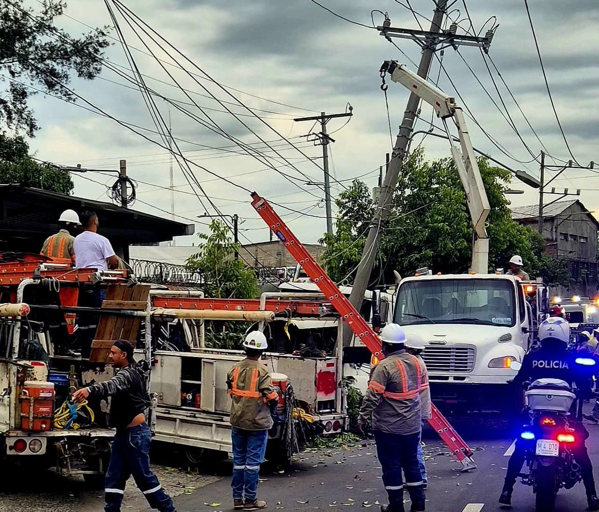 #Nacionales | Paso vehicular restringido sobre el bulevar Venezuela

Esto, luego que un camión chocara con un poste del tendido eléctrico a la altura de la comunidad El Coro, San Salvador.