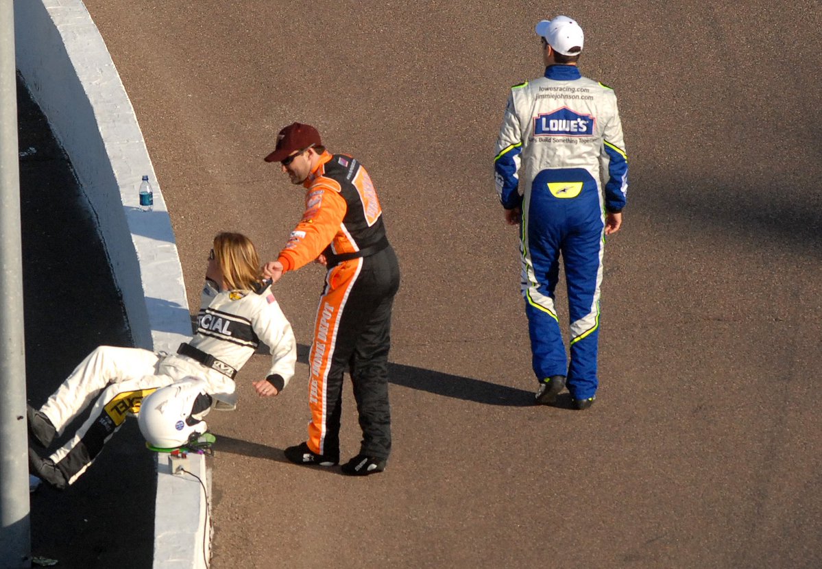 rebilasphoto's tweet image. 19 years ago today @TonyStewart was a terror to #NASCAR officials during qualifying for the 2007 Subway Fresh Fit 500 at @phoenixraceway  😂

📸 @rebilasphoto