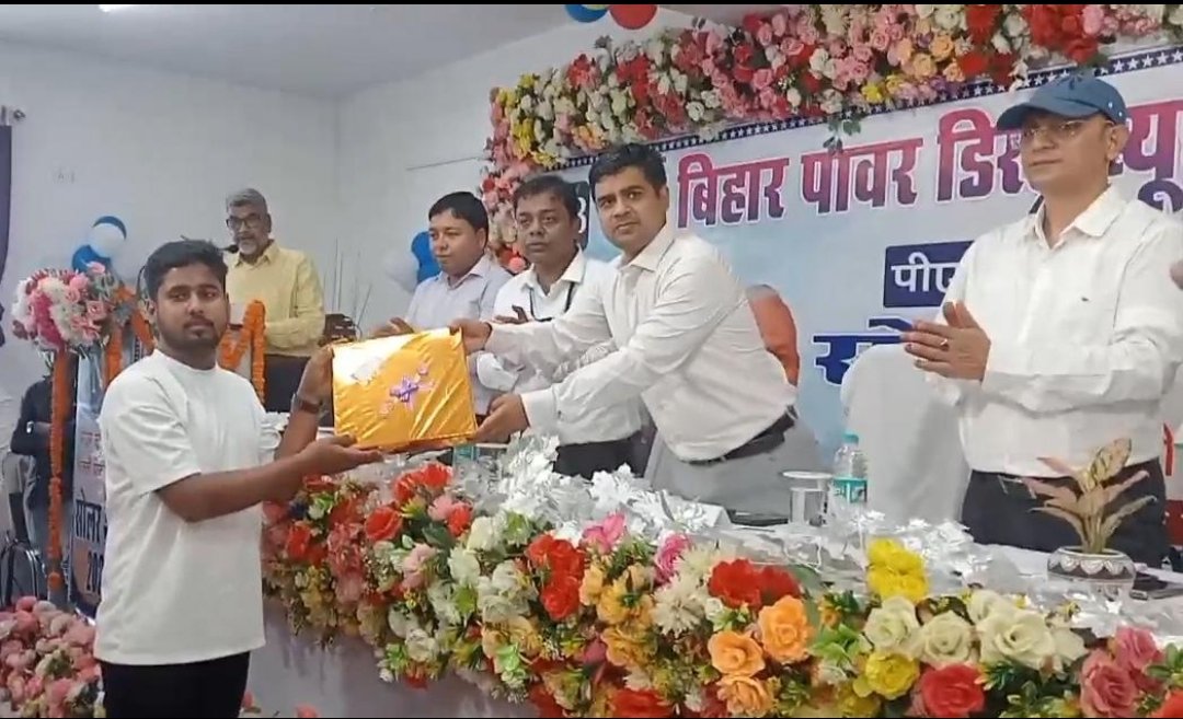 SEVA_NBPDCL's tweet image. सुपौल में सोलर मेला का शुभारंभ जिलाधिकारी श्री सावन कुमार (IAS) द्वारा दीप प्रज्वलित कर किया गया।

जिलाधिकारी ने आम नागरिकों से अपील की कि अधिक से अधिक लोग सोलर ऊर्जा योजनाओं का लाभ उठाएं और स्वच्छ एवं सतत ऊर्जा को बढ़ावा दें।

 @IPRDBihar @dm_supaul

#BSPHCL #Bihar #Solar