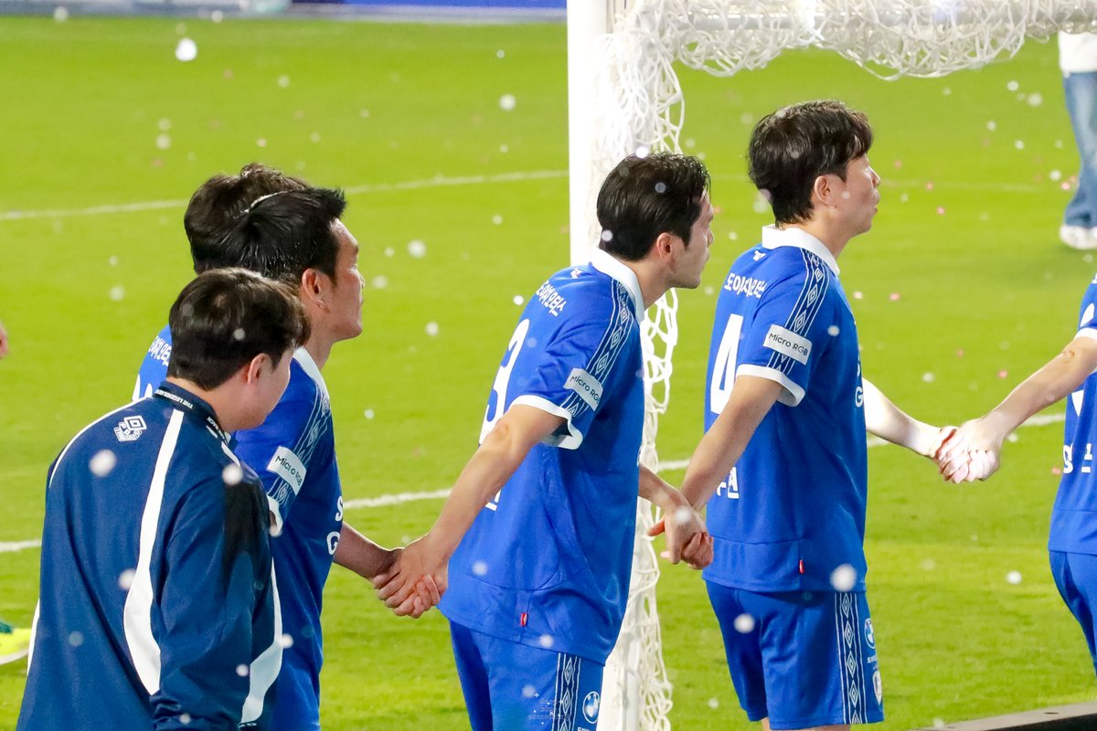 deepbluesth's tweet photo. 260419 레전드매치
💙🤍❤️ 

#수원삼성블루윙즈 #수원블루윙즈 #suwonbluewings https://t.co/C0r8ECWZNw