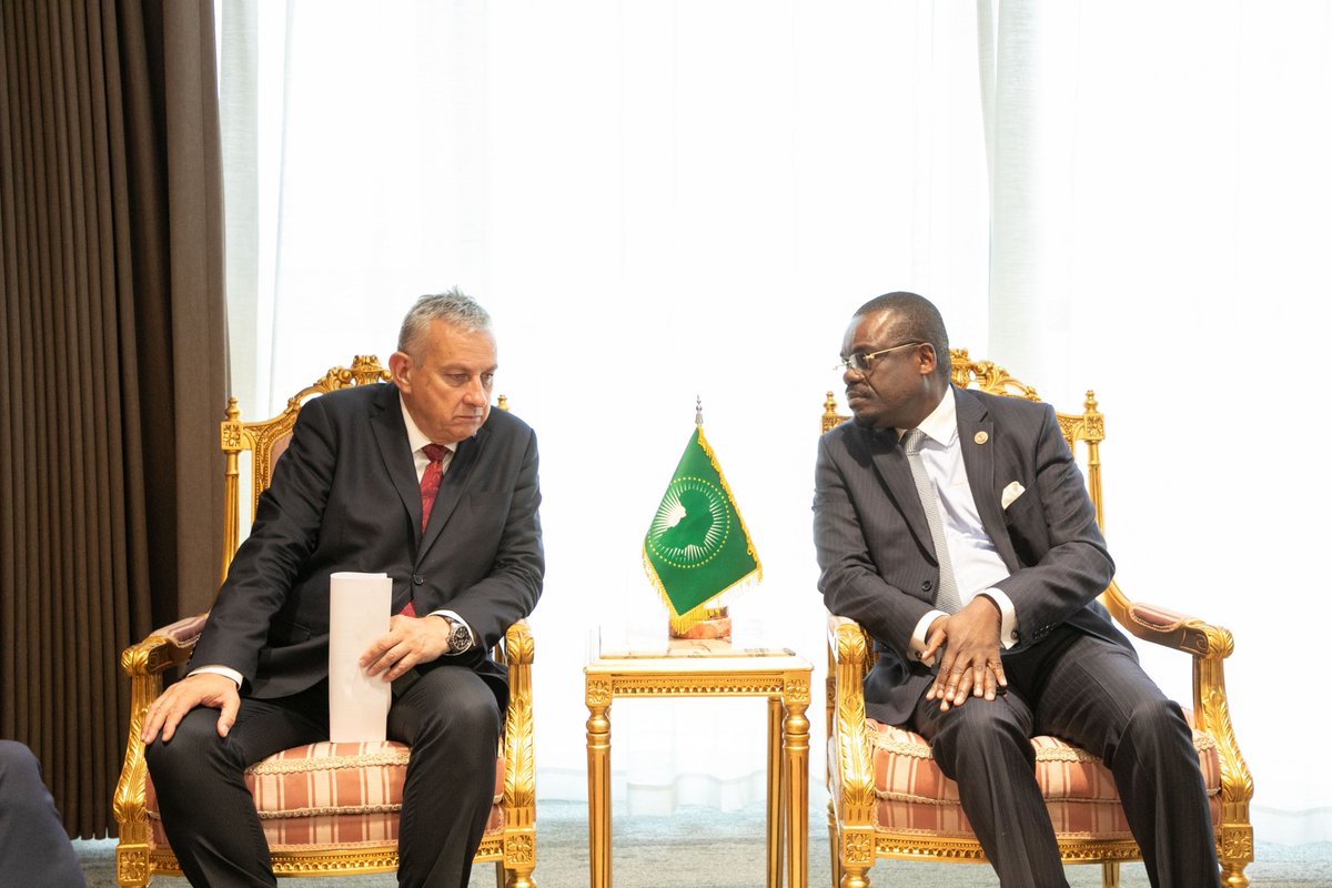 Dr_JeanKaseya's tweet photo. Today, 21 April 2026, I had the great pleasure to welcome to @AfricaCDC my friend H.E. @JozefSikela, European Union Commissioner for International Partnerships.

His visit marks a new milestone in our strategic partnership between Africa and the European Union (@EUtoAU), as we signed a landmark MoU to strengthen health security for both Africans and Europeans—because in today’s world, our health security is shared.

I was honored to be joined by my sister H.E. @MekdesDaba, the Ethiopian Minister of Health and colleagues from the European Union Commission and Ambassadors accredited to Addis-Ababa.

Together, we are building a partnership of trust, impact, and shared prosperity.

-----

Aujourd’hui, 21 avril 2026, j’ai eu le grand plaisir d’accueillir à Africa CDC mon ami S.E. Jozef Síkela, Commissaire de l’Union européenne chargé des partenariats internationaux.

Sa visite marque une nouvelle étape dans notre partenariat stratégique entre l’Afrique et l’Union européenne, alors que nous avons signé un protocole d’accord historique visant à renforcer la sécurité sanitaire tant pour les Africains que pour les Européens — car dans le monde d’aujourd’hui, notre sécurité sanitaire est partagée.

J’ai eu l’honneur d’être accompagné de ma sœur S.E. Mekdes Daba, Ministre de la Santé de l’Éthiopie, ainsi que de collègues de la Commission européenne et d’Ambassadeurs accrédités à Addis-Abeba.

Ensemble, nous construisons un partenariat fondé sur la confiance, l’impact et une prospérité partagée.