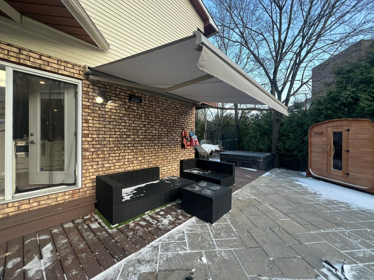 house_of_canvas's tweet photo. No posts. No clutter. Just shade. That’s the beauty of a retractable awning.

Product: Stobag Select S8130 https://t.co/AJaZATG8Ca