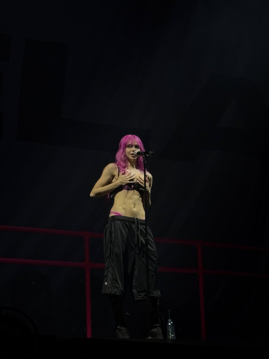 you want a pop star w a big bra for them big hits