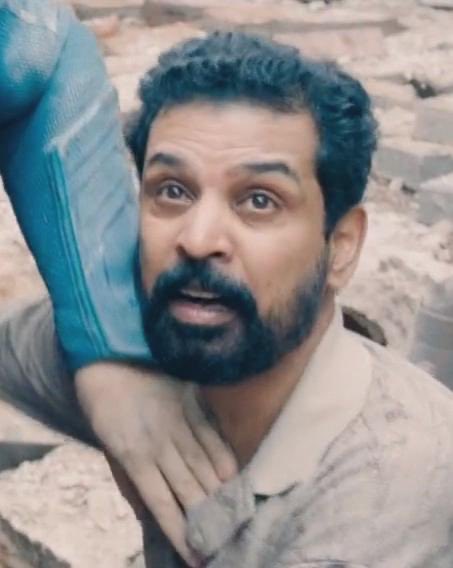 Yeah and the next day he gets in front of his cold blooded killer, and just tells him how he is as human as anyone. 🤷🏻 No rage, not a single mention of the falafel seller. That part of the job too was done by the newspaper 🤣 not Superman. Poor guy got betrayed.