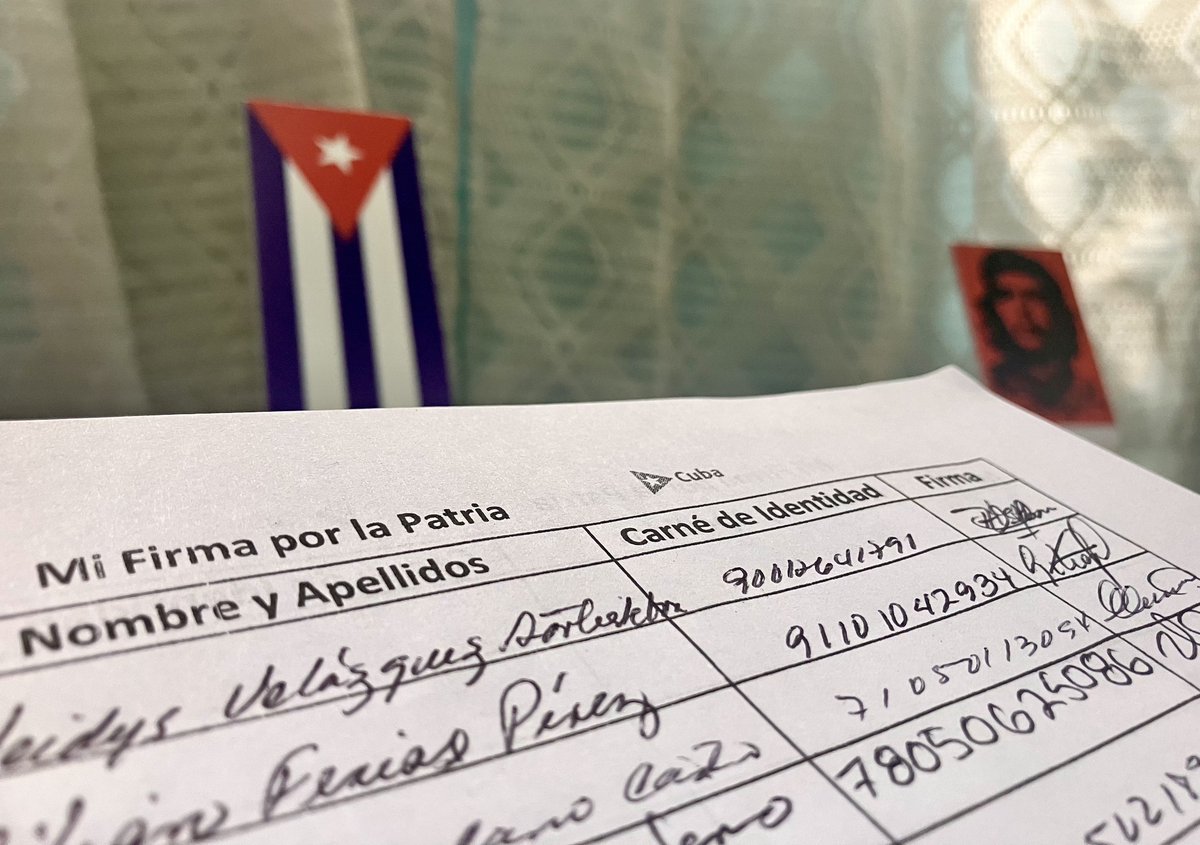 RadioBanes's tweet photo. #RadioBanes // Los radialistas baneses reafirmaron su compromiso con la sociedad cubana al realizar el proceso " Mi Firma por la Patria".
#Banes 
#HonorHolguinero
#PorUn26EnElCentenario 
#1roDeMayo https://t.co/vft2hRkGEp