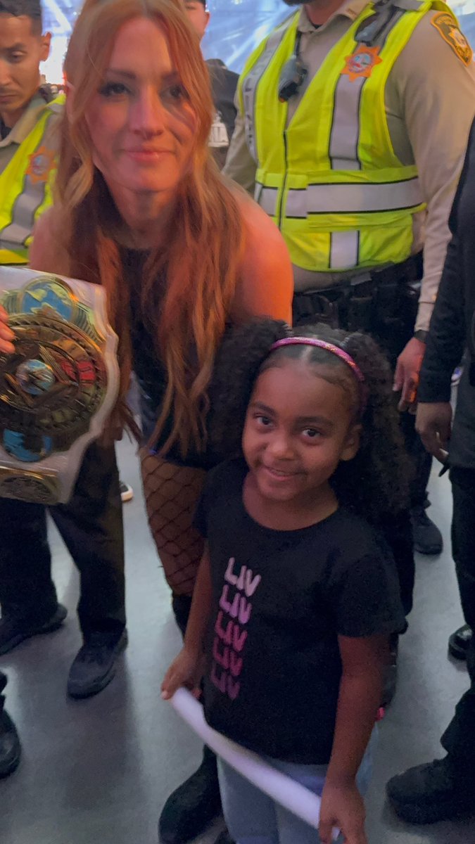 MarardMichaud's tweet photo. @BeckyLynchWWE Becky, you’re the Man I wanna be!! 😂 
Had to make you break character for a second,

Thank you for talking a picture with my little one! Future WWE superstar! https://t.co/pN9nJnkZAi