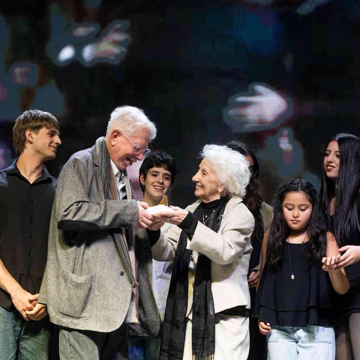 Abuelas de Plaza de Mayo tweet media