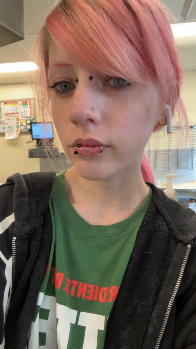 𝑨𝒓𝒊𝒆𝒍 tweet media