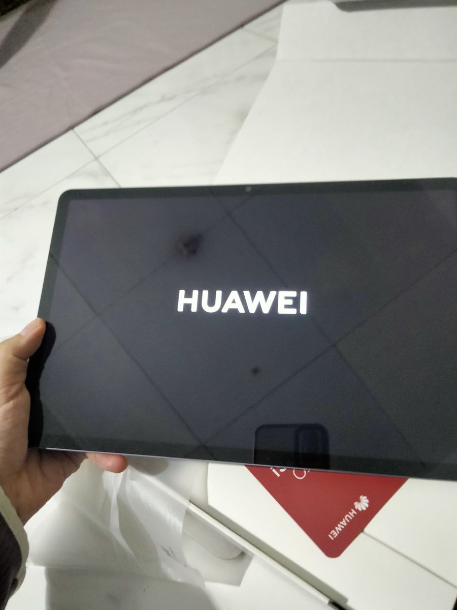 #WTS
Huawei matepad 11
Memori 6/128 GB 
Pemakaian baru 2x charge (masih sangat baru)
Di beli karna galau tiba2 ke checkout wkwk
Kondisi masih ok dan jangan di tanya minus nya 
Minat PM 
Terimakasih