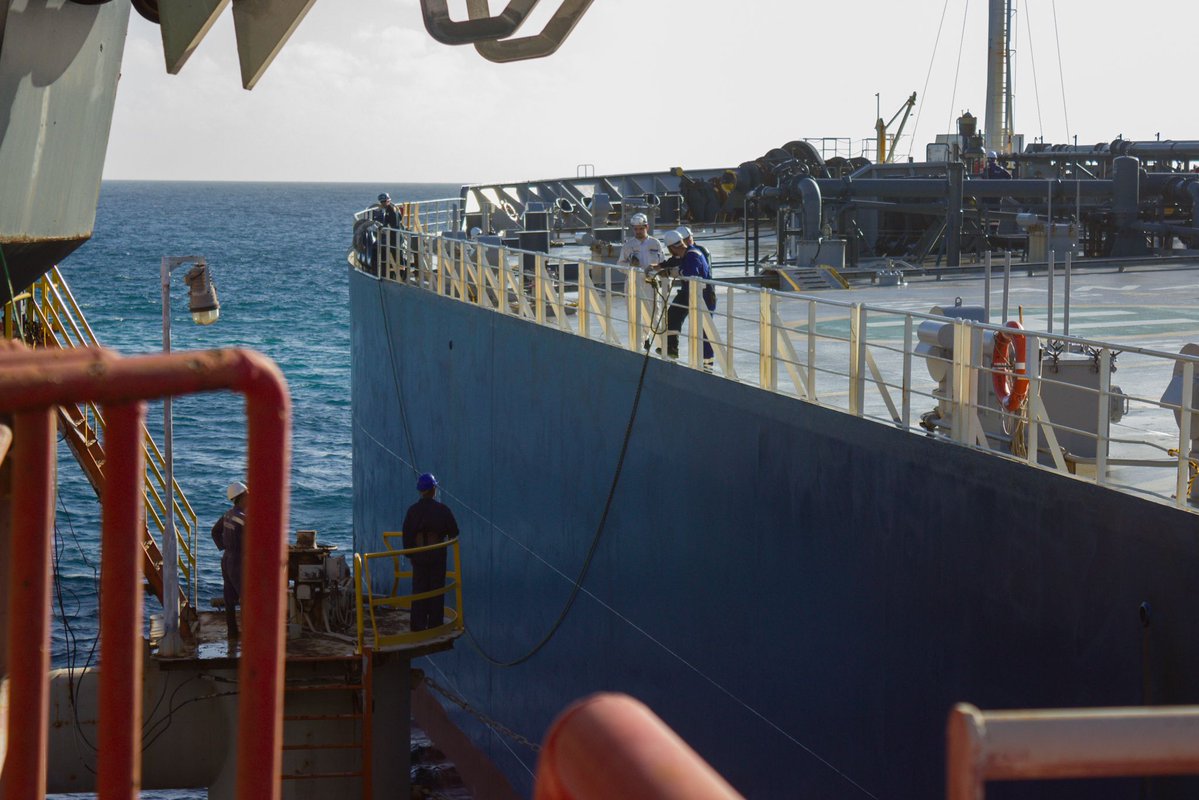 La Refinería de Petróleo Camilo Cienfuegos en Cienfuegos continúa a buen ritmo el procesamiento de  las 100 mil t de crudo Ural descargadas en #Matanzas, enviadas por Rusia como apoyo energético a #Cuba. 

Irenaldo Pérez, de Cupet, dio detalles👇

giron.cu/2026/04/21/cup…