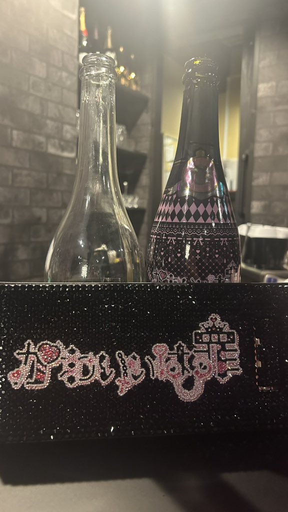 いつもりぃのことたーくさん甘やかしてくれる王子様👑❣️
今日もなんとなんとキラ伝❣️
うれちすぎたよ🥺りぃを喜ばせるのが上手さんです🎶🎶
ありがとう😍
ずっとなかよちでいようね🫶
#歌舞伎 #コンカフェ  #歌舞伎コンカフェ
