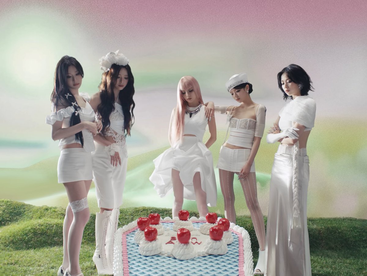 zuesarn13's tweet image. จ๊าาาาา เดือนนี้ปล่อยมาตีกันอีกละ
อิค่ายนี้ชอบเอาวงในค่ายเดียวกันมาตีกันบ่อยไป !!

#NMIXX #HeavySerenade 2026.05.11 6PM(KST)
#ITZY #Motto 2026.05.18 6PM(KST)

World Tour Bangkok ก็ติดๆกันอีก บุญหูมาก ♥