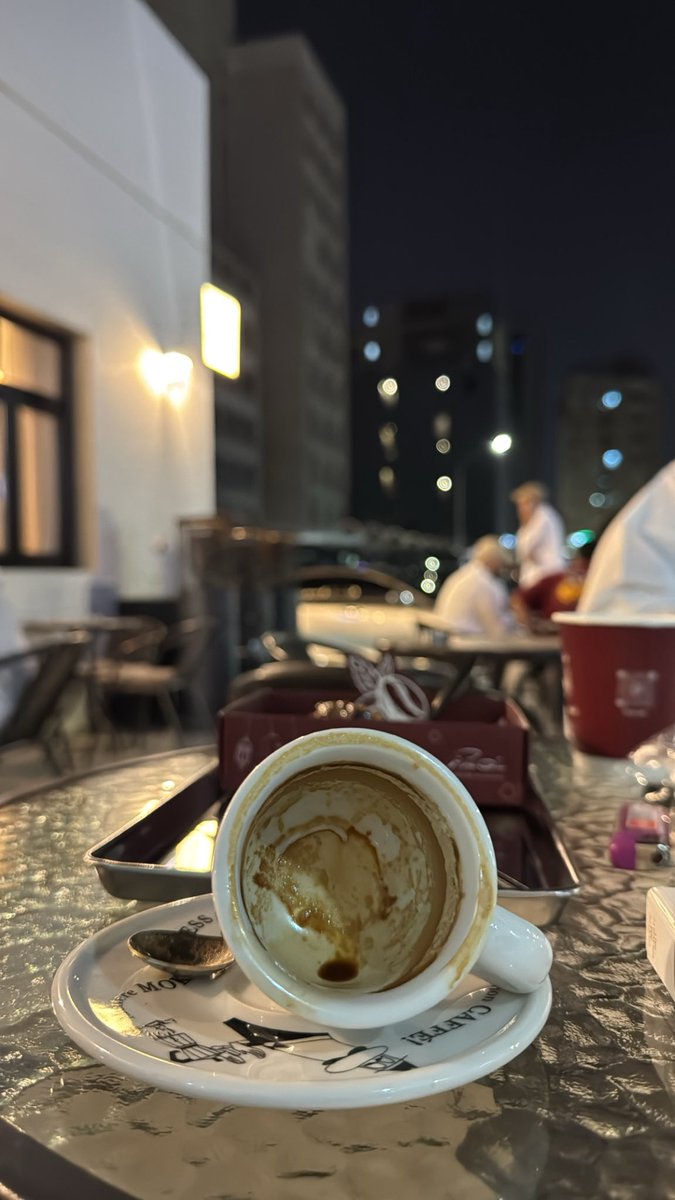 selw2n's tweet photo. مساء الخير اما بعد : 

الواسطه والفلوس هم الي يصنعون النجاح 
    إصرار وكفاح هذولا رفيجات خالتك . https://t.co/5uVaIw3H9B