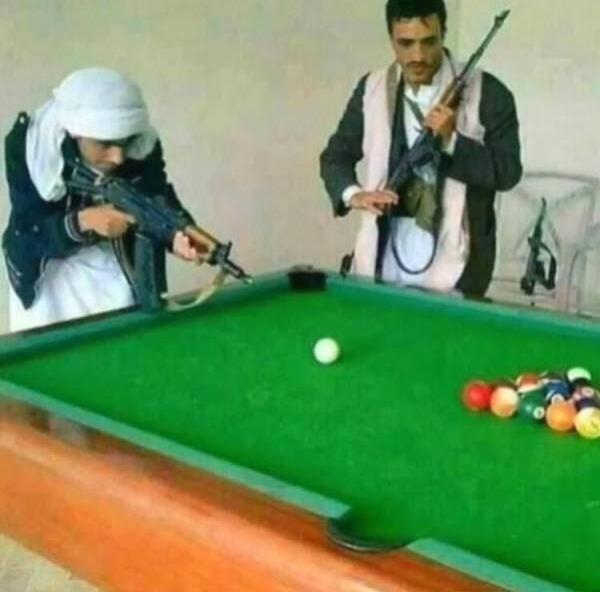 Confesso que Ri 😐 tweet media