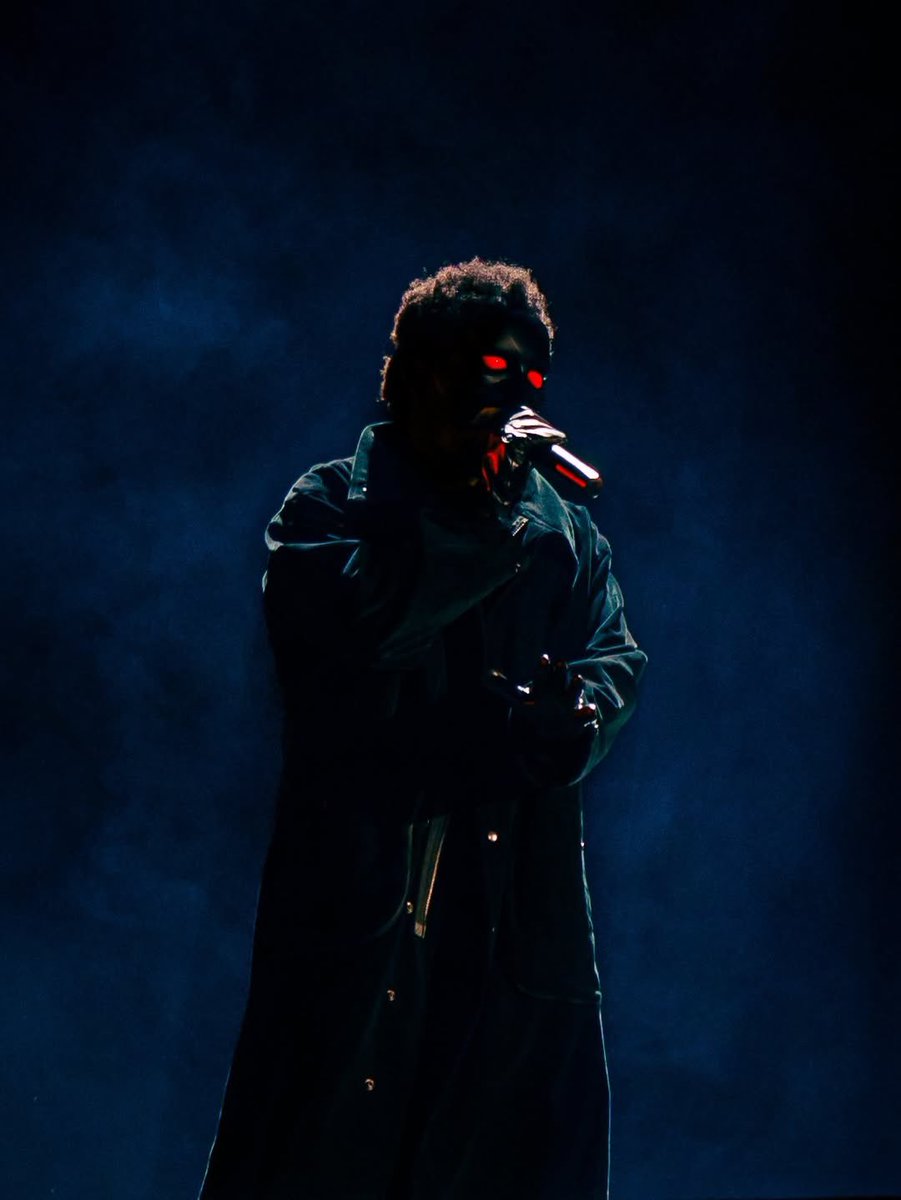 TheWeeknd_Chile's tweet photo. AFTER HOURS TIL DAWN TOUR '26 🏟️

El tour dió inicio nuevamente la noche pasada en México, con nueva máscara, nuevo outfit y nuevo setlist 💥 https://t.co/ezVg2Lv85Z
