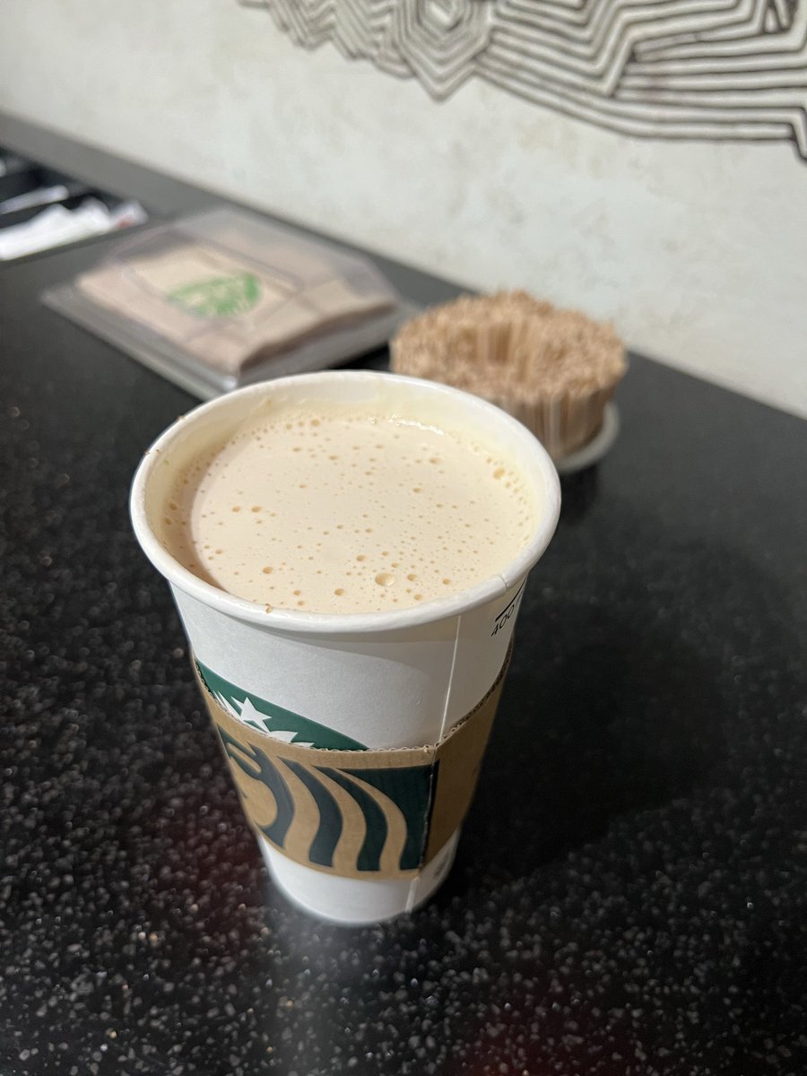 javomagaldi's tweet photo. @StarbucksMex buen día , cada vez peor los baristas, pides un latte y te dan esto, no es en una sucursal , es en la mayoría https://t.co/4kGnpcSlTn