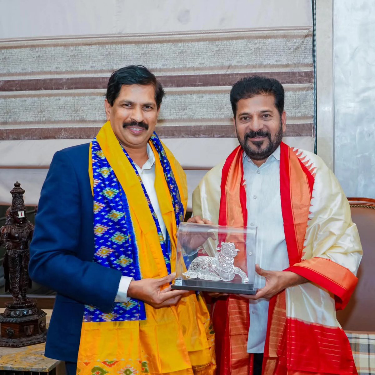 shaikja01368447's tweet image. తెలంగాణ - ఆంధ్రప్రదేశ్ రాష్ట్రాల ఇన్ కమ్ ట్యాక్స్ ప్రిన్సిపల్ చీఫ్ కమిషనర్ శ్రీ సురేష్ బట్టిని మర్యాదపూర్వకంగా కలిశారు.

#IncomeTaxDepartment
#GovernmentOfIndia
#Telangana
#AndhraPradesh #cmrevanthreddy